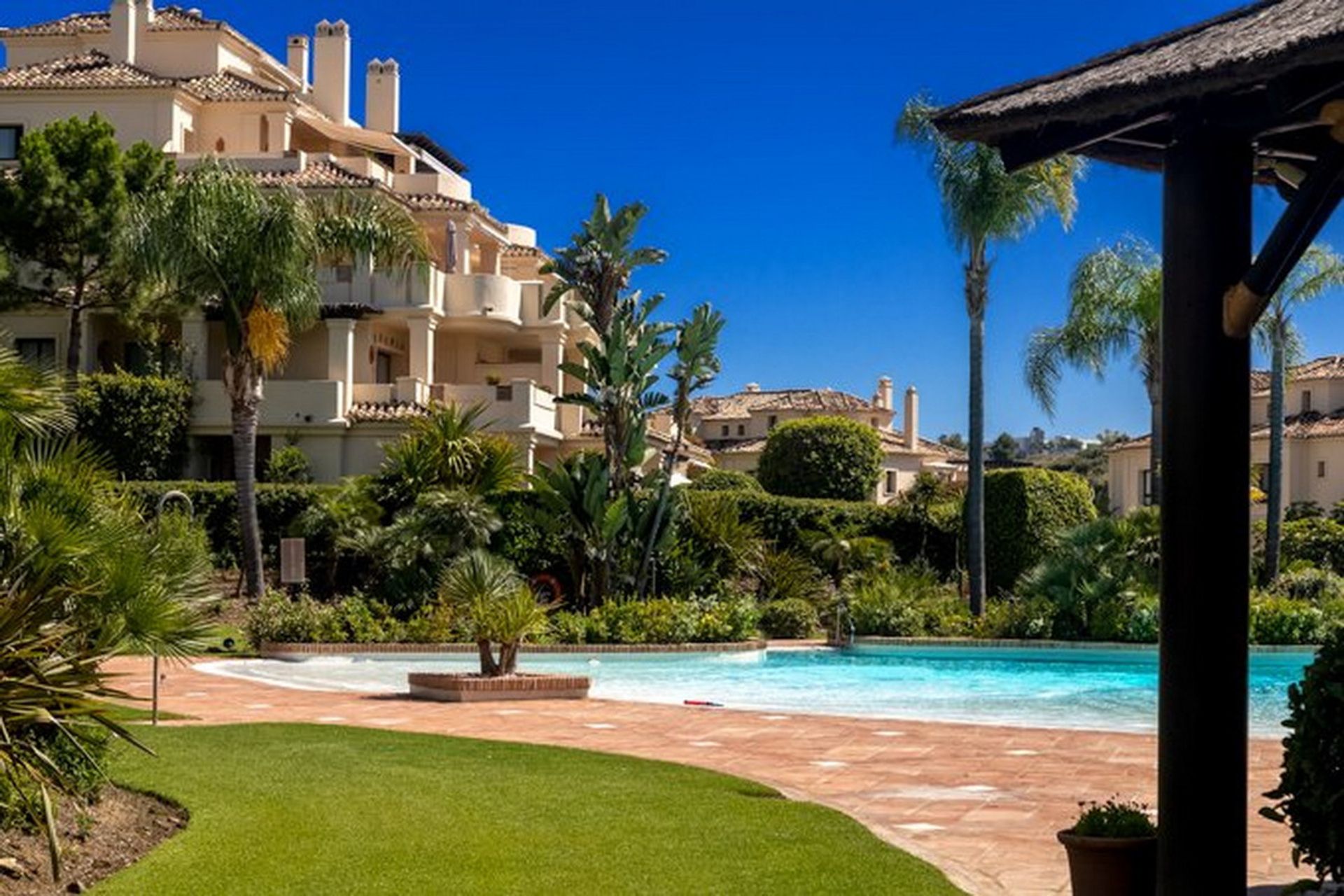 Condominium in Benahavis, Andalusië 11810508