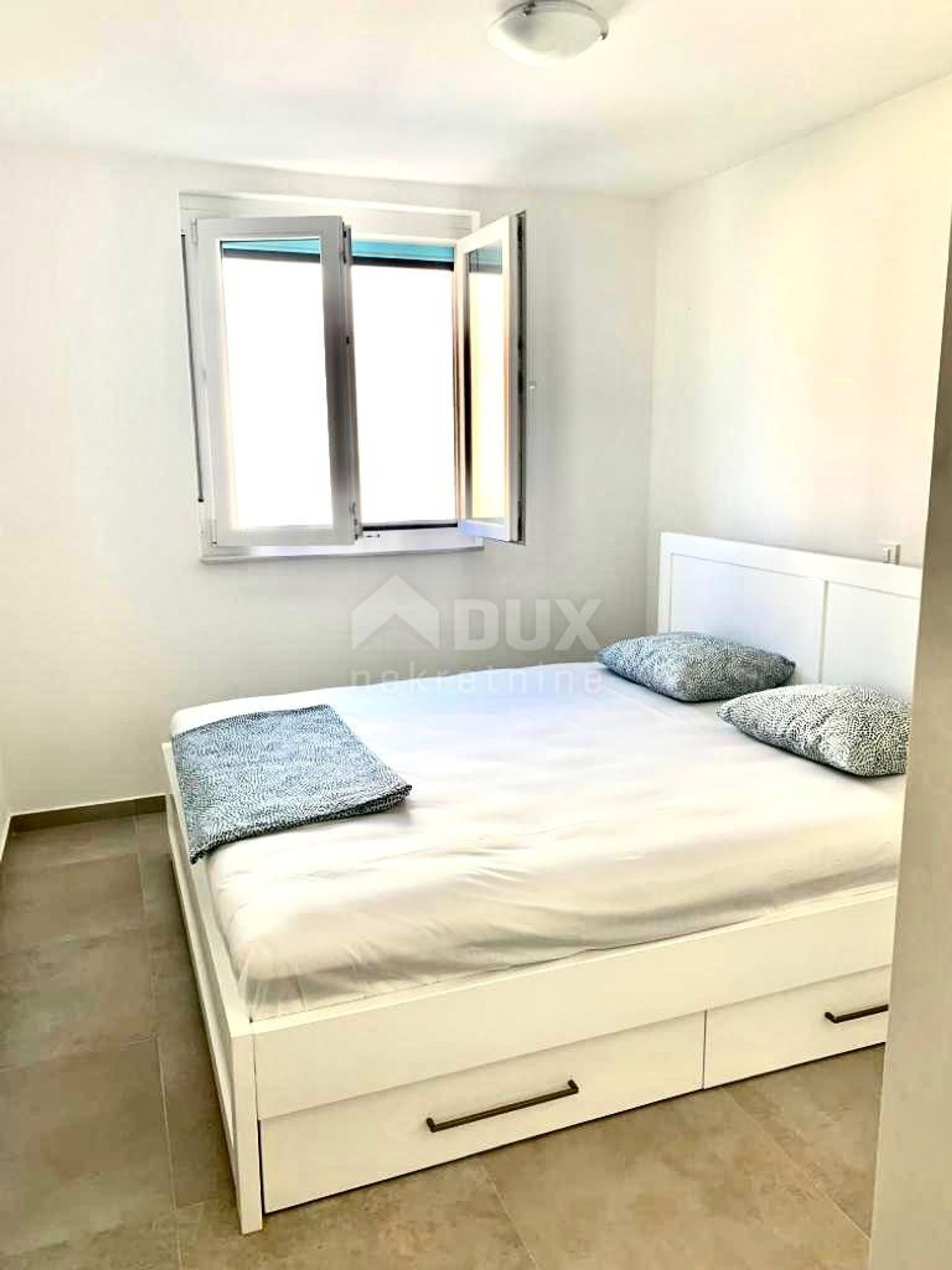 Condominio en Nin, Zadar County 11816128