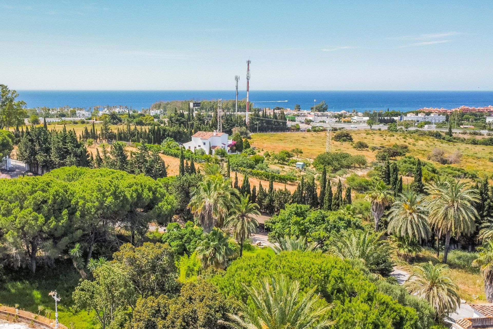 Land in Estepona, Andalucía 11817459