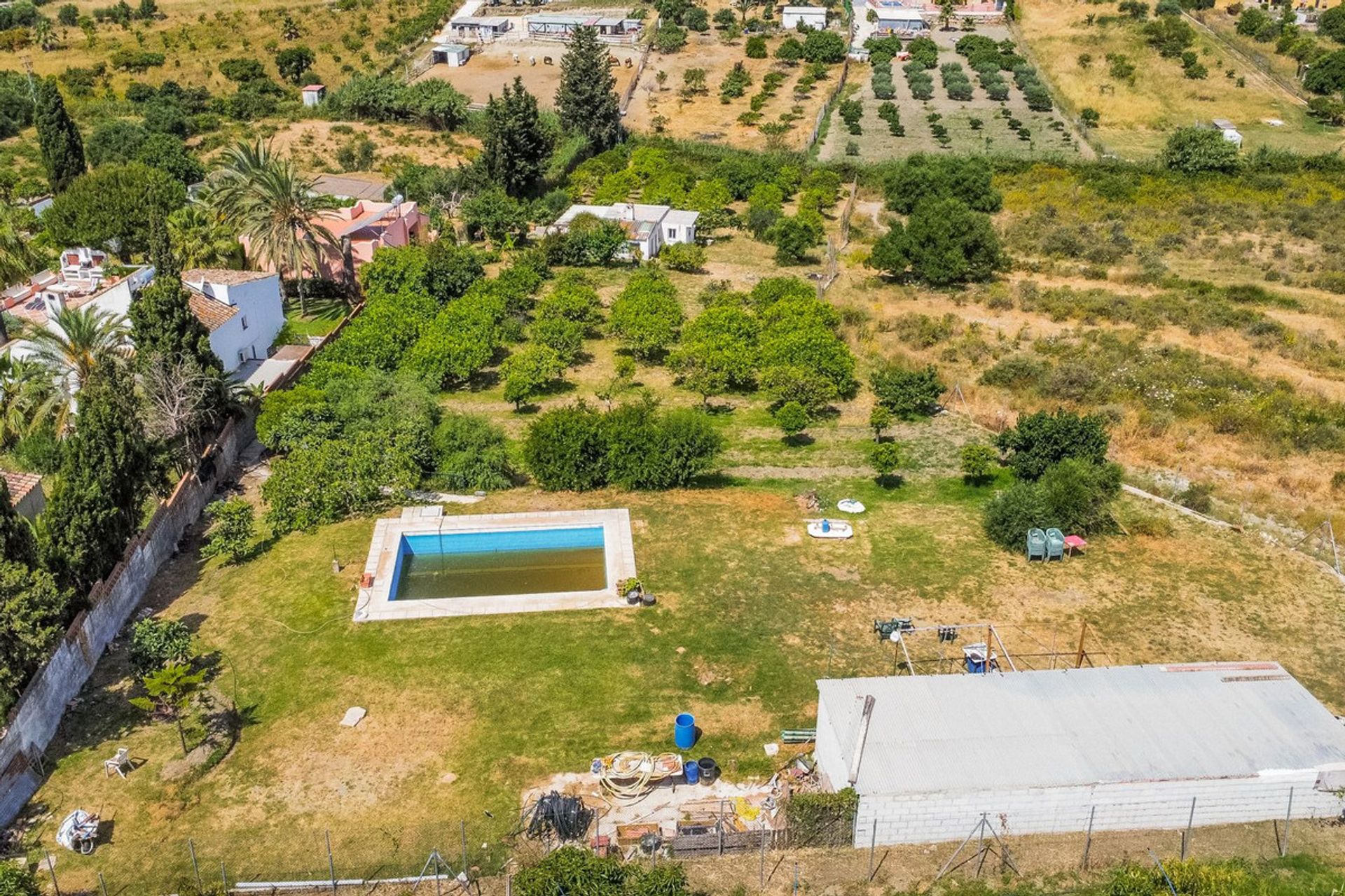 Land in Estepona, Andalucía 11817459