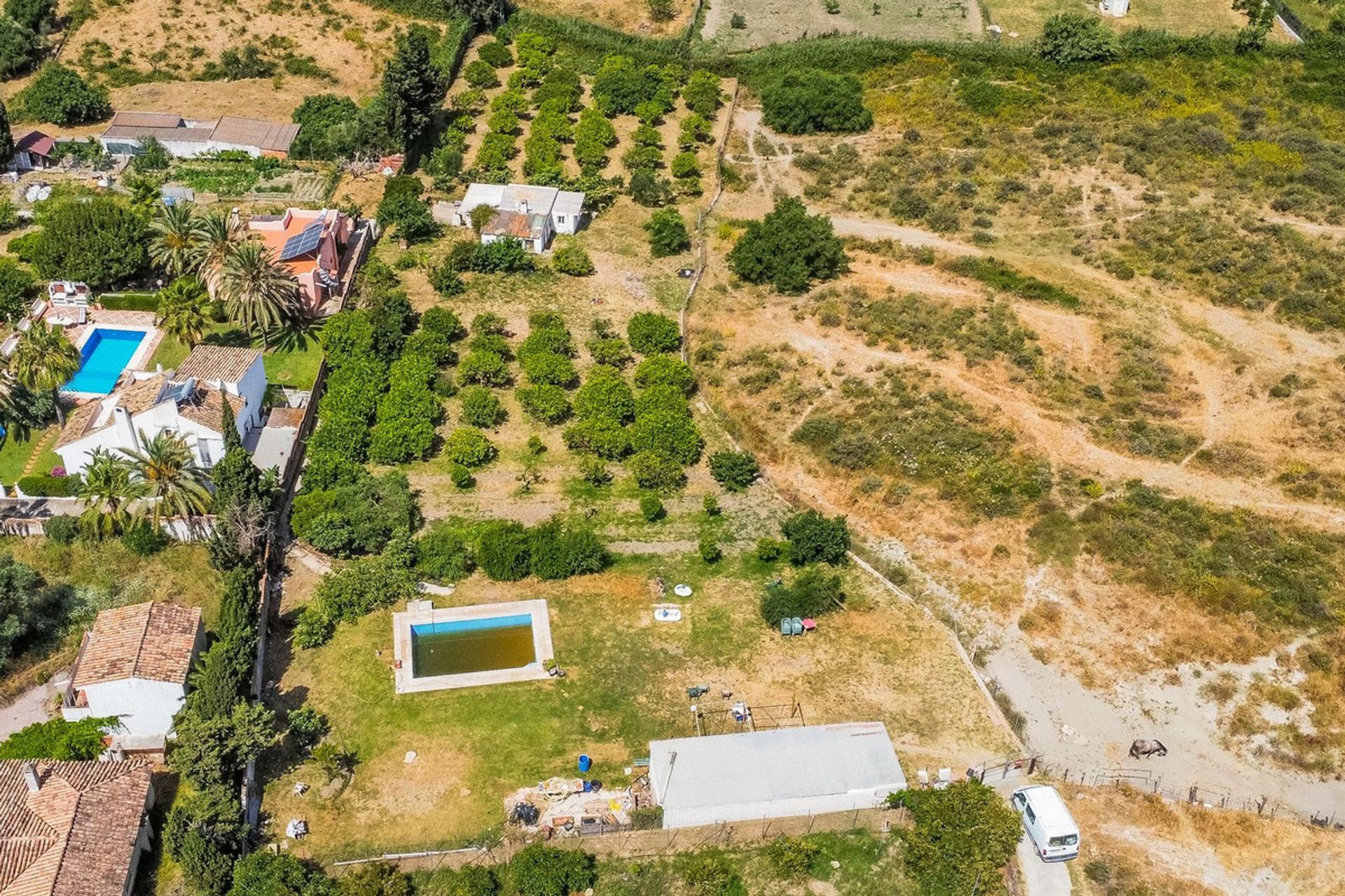 Land in Estepona, Andalucía 11817459