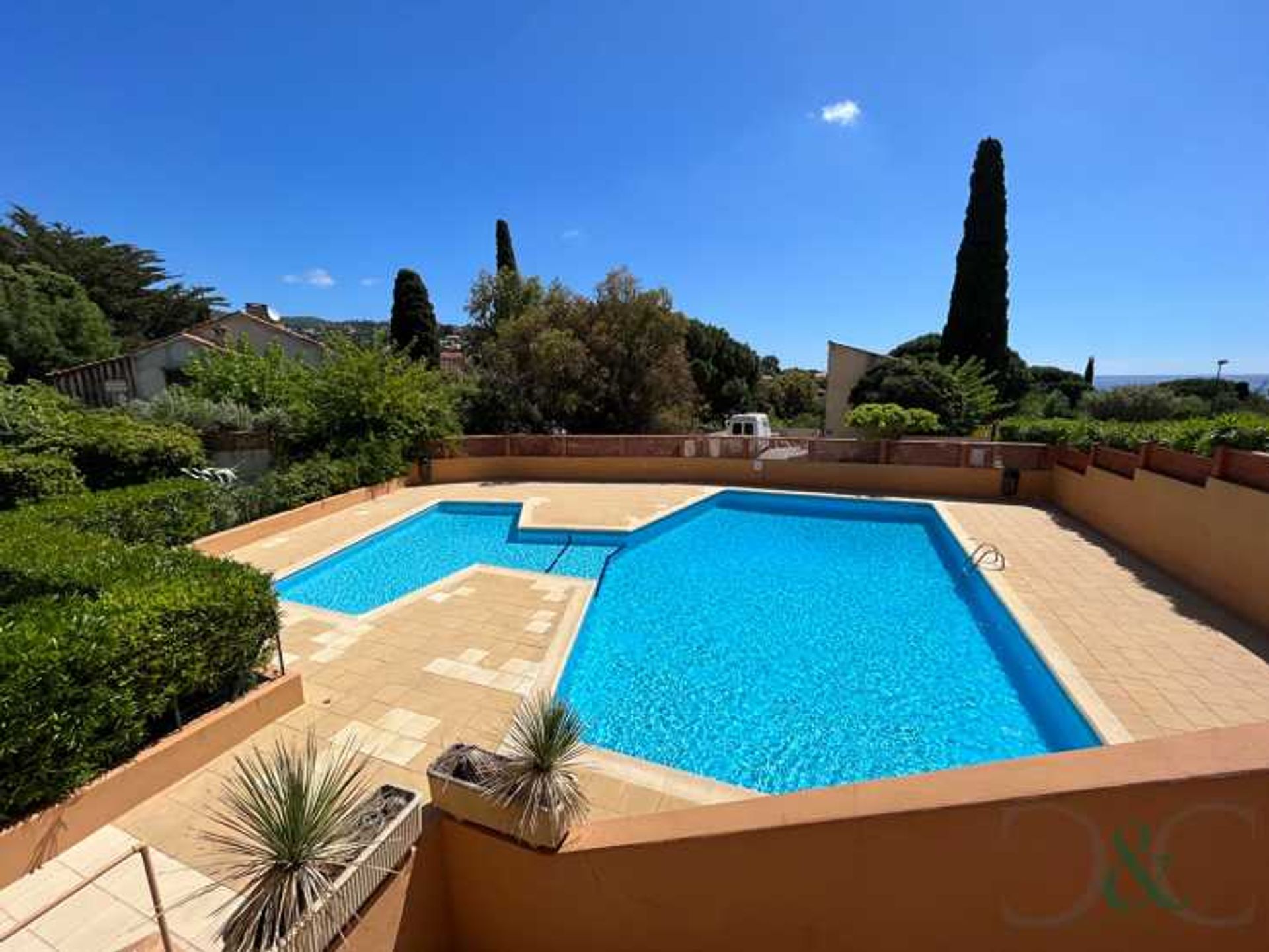 Condominium in Le Lavandou, Provence-Alpes-Cote d'Azur 11819583