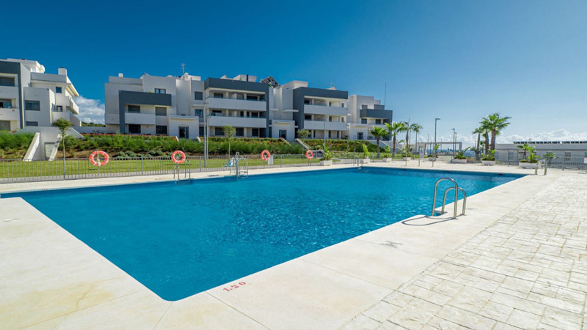 Condominium in Estepona, Andalusië 11821708