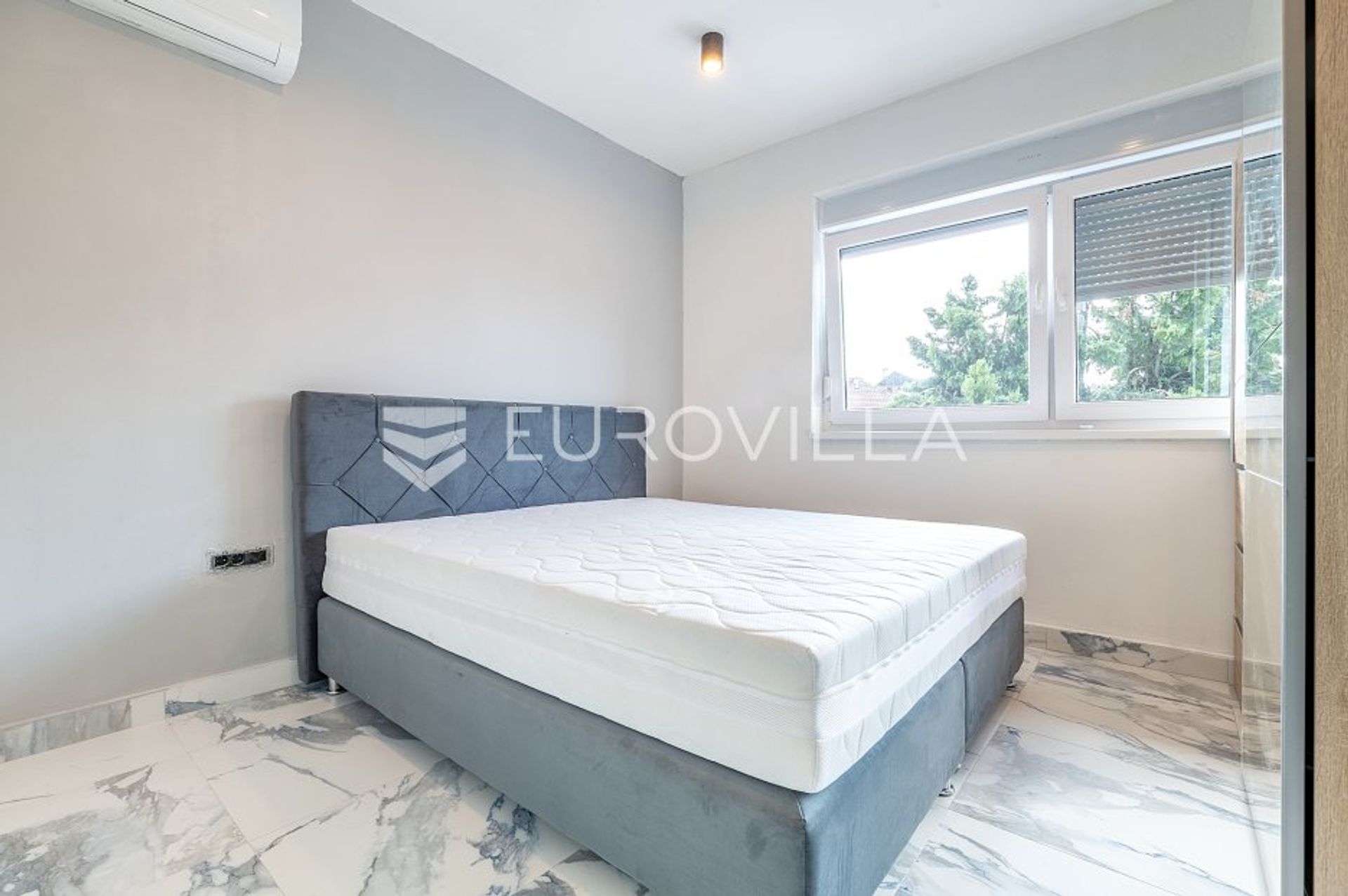 casa en Bijenik, Zagreb, Graduado 11823356