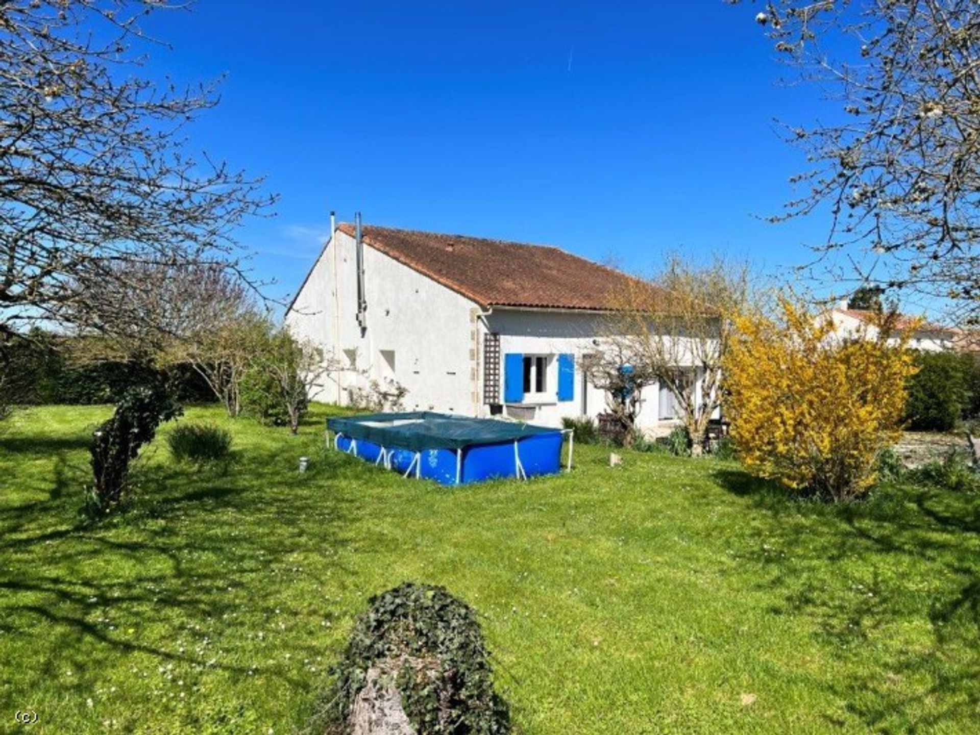 Hus i Villefagnan, Nouvelle-Aquitaine 11825092