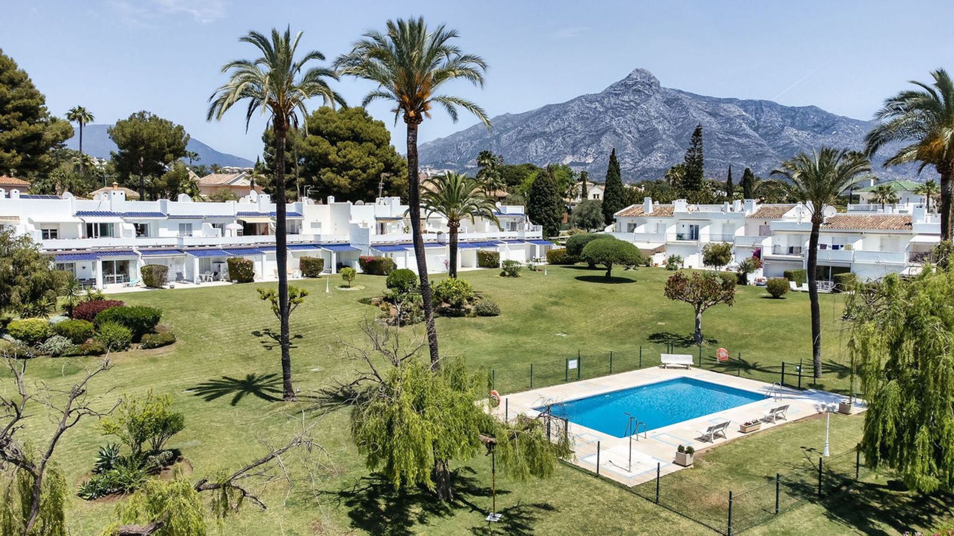 Condominium dans Marbella, Andalousie 11825801