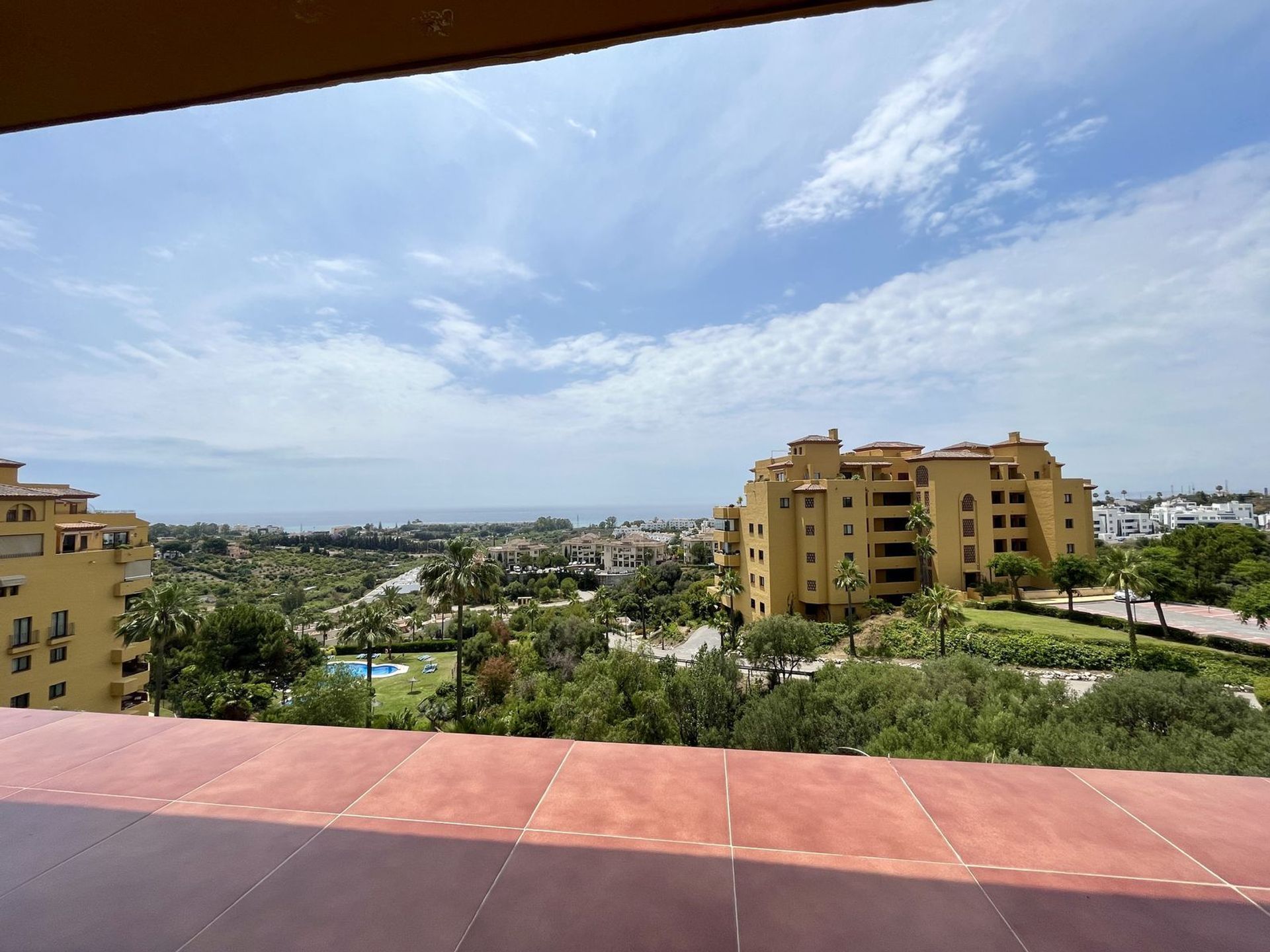 Condominium in Estepona, Andalucía 11828003