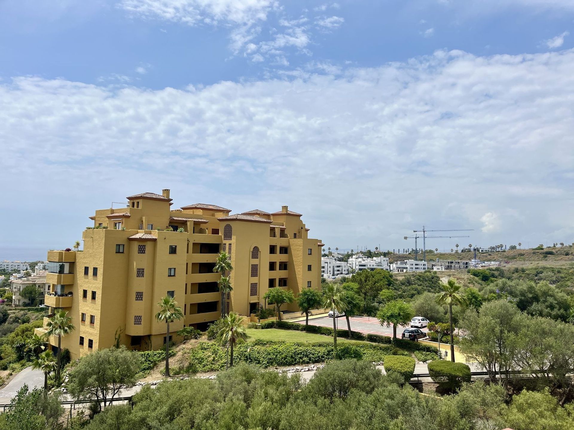 Condominium in Estepona, Andalucía 11828003