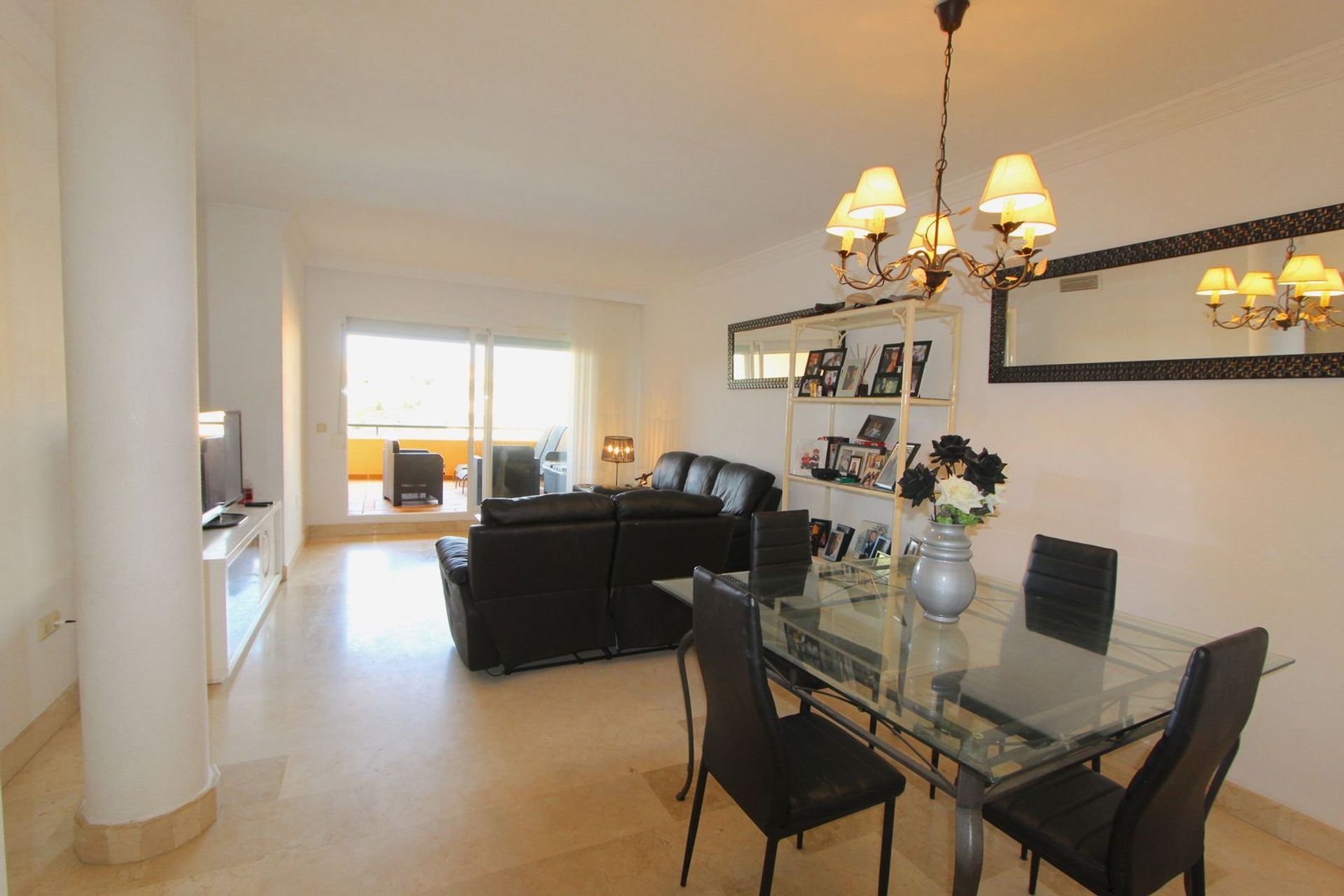 Condominium in Marbella, Andalucía 11828037