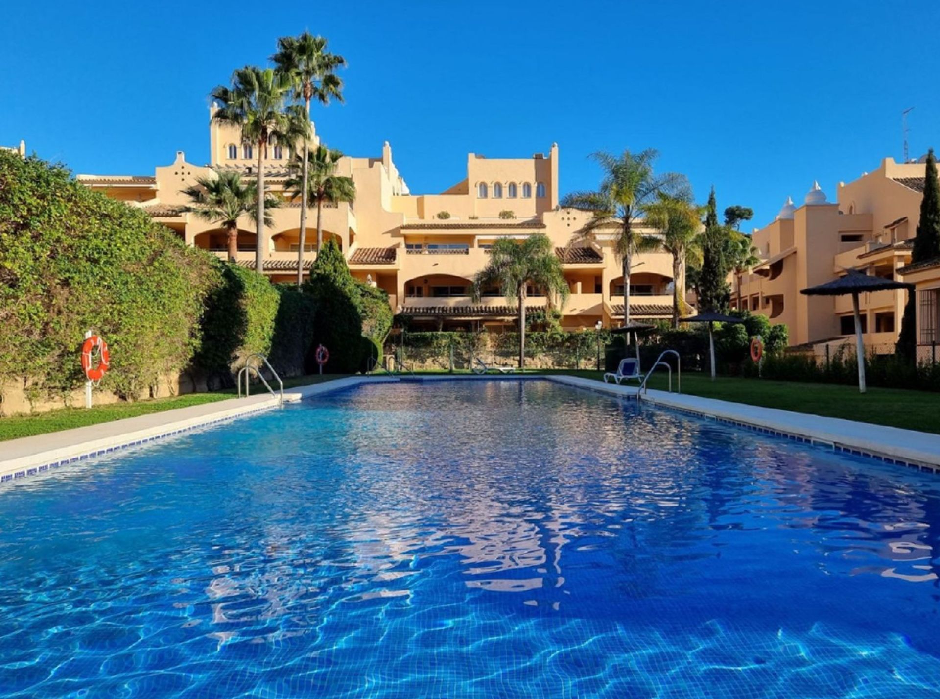 Condominium in Marbella, Andalusië 11828059