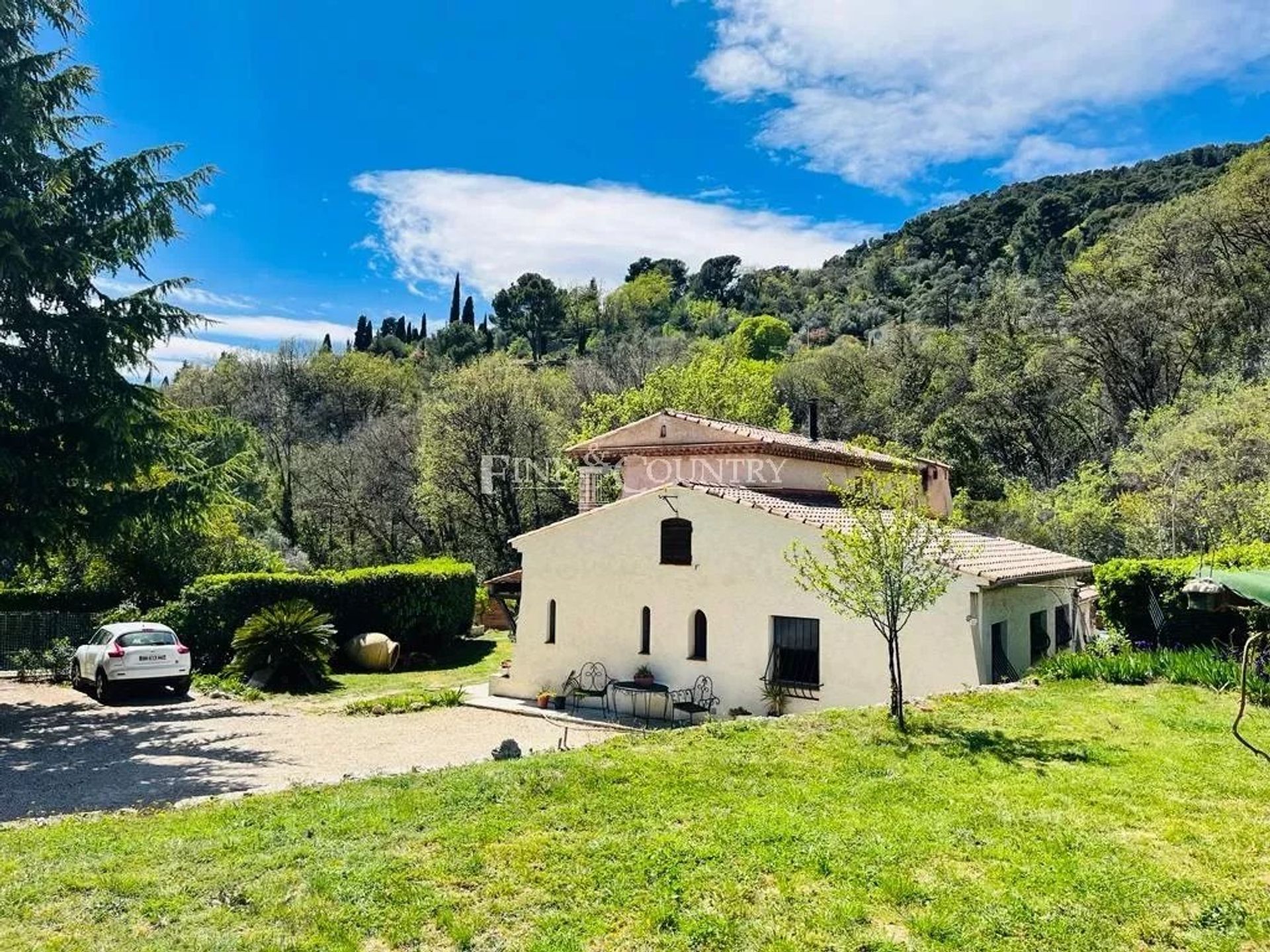 Talo sisään Grasse, Provence-Alpes-Cote d'Azur 11828561