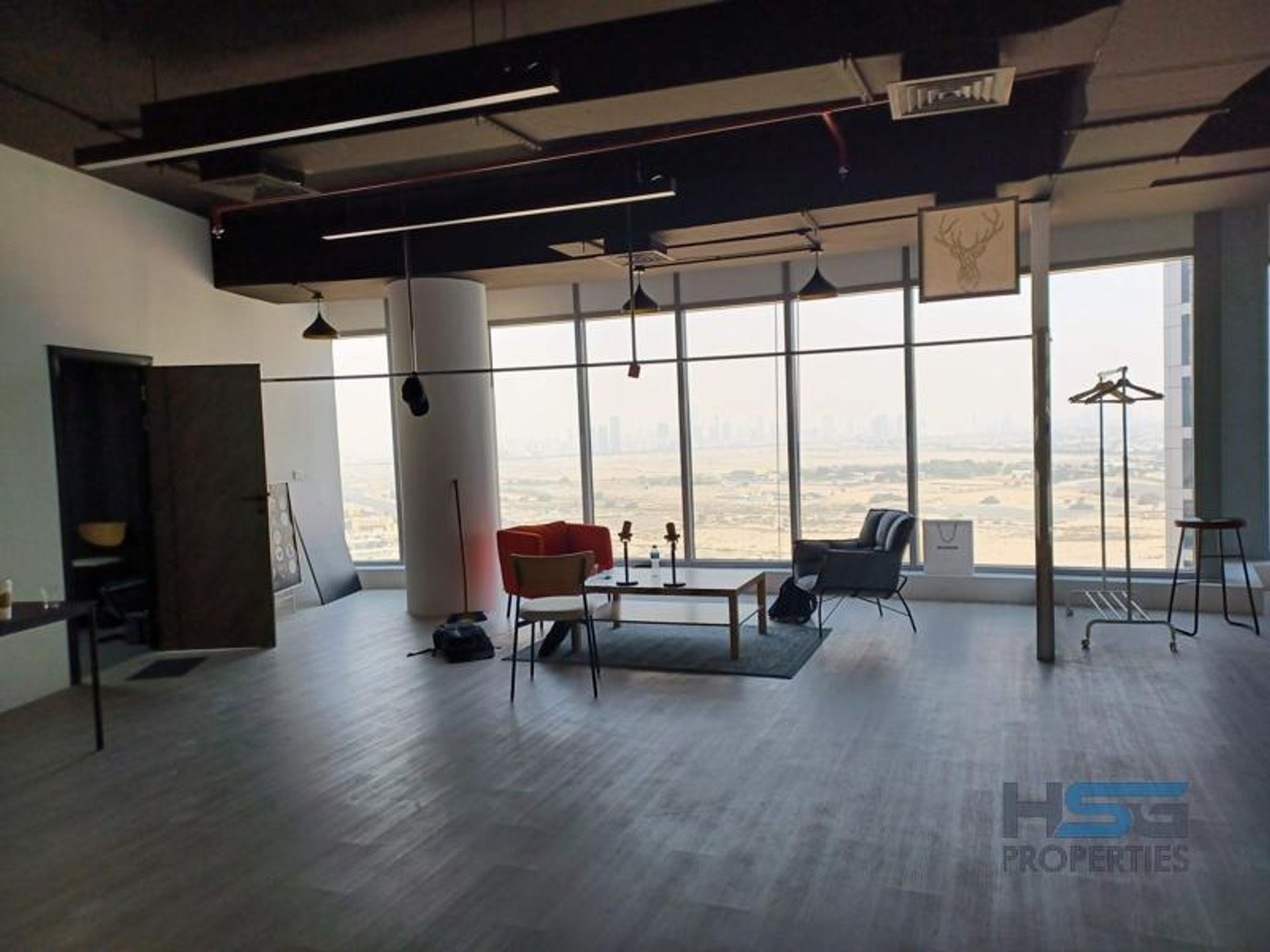 Commercial in Dubai, Dubai 11828622