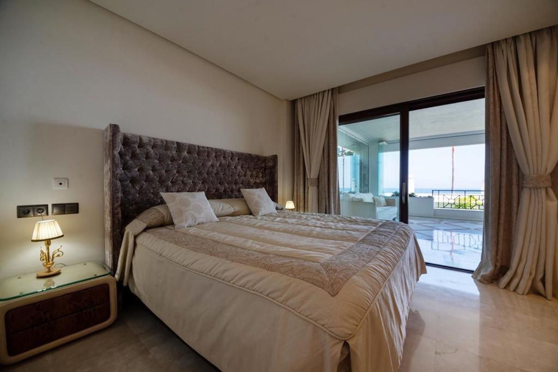 Condominium dans Estepona, Andalusia 11829363