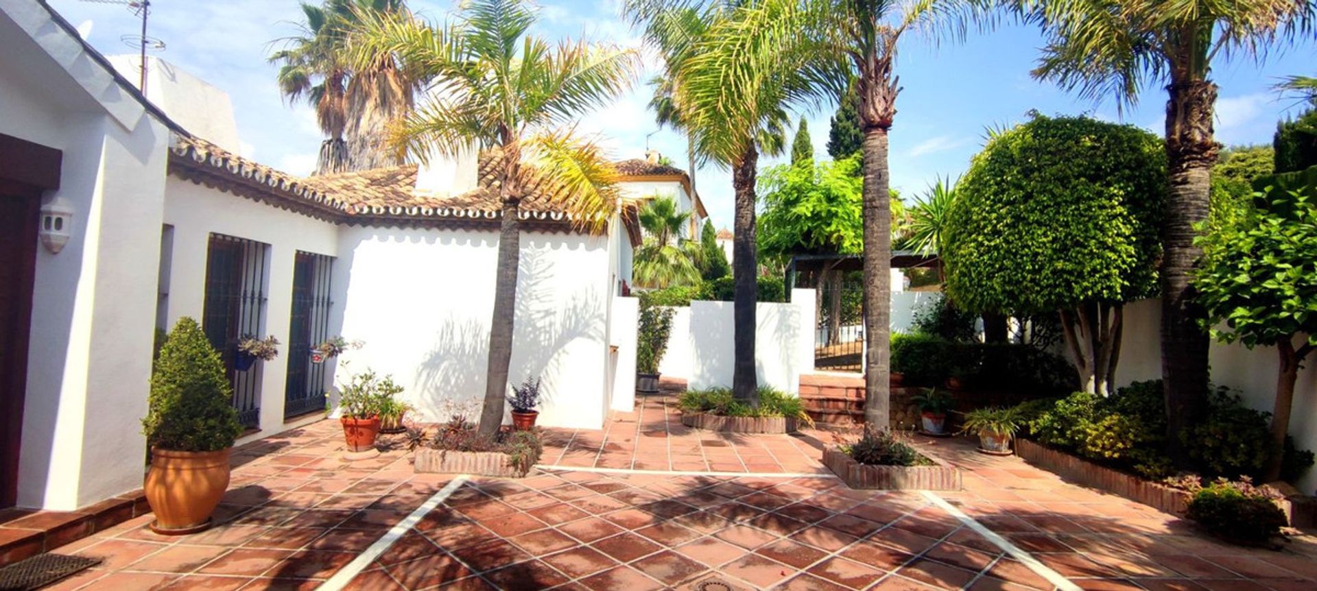 Casa nel Estepona, Andalusia 11829435