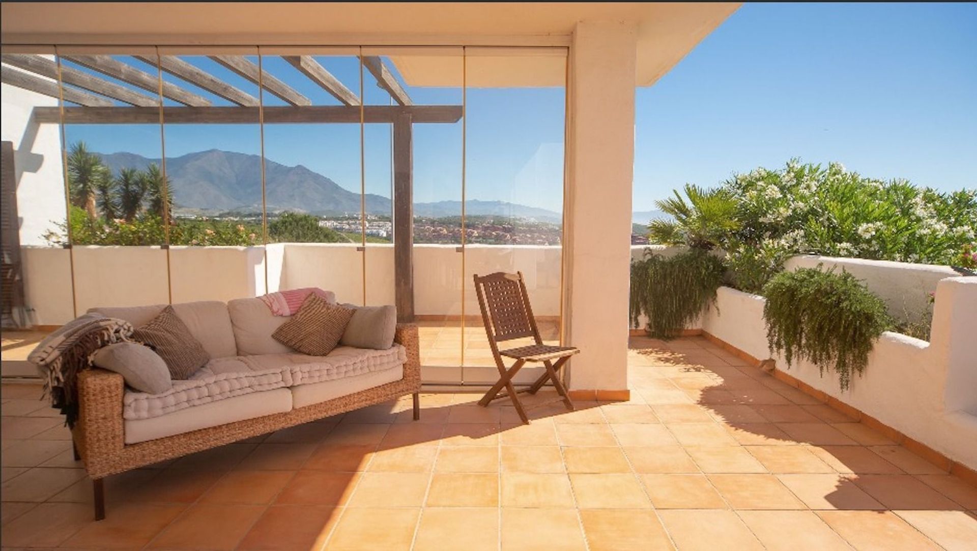 Condominium in Casares, Andalusia 11831464