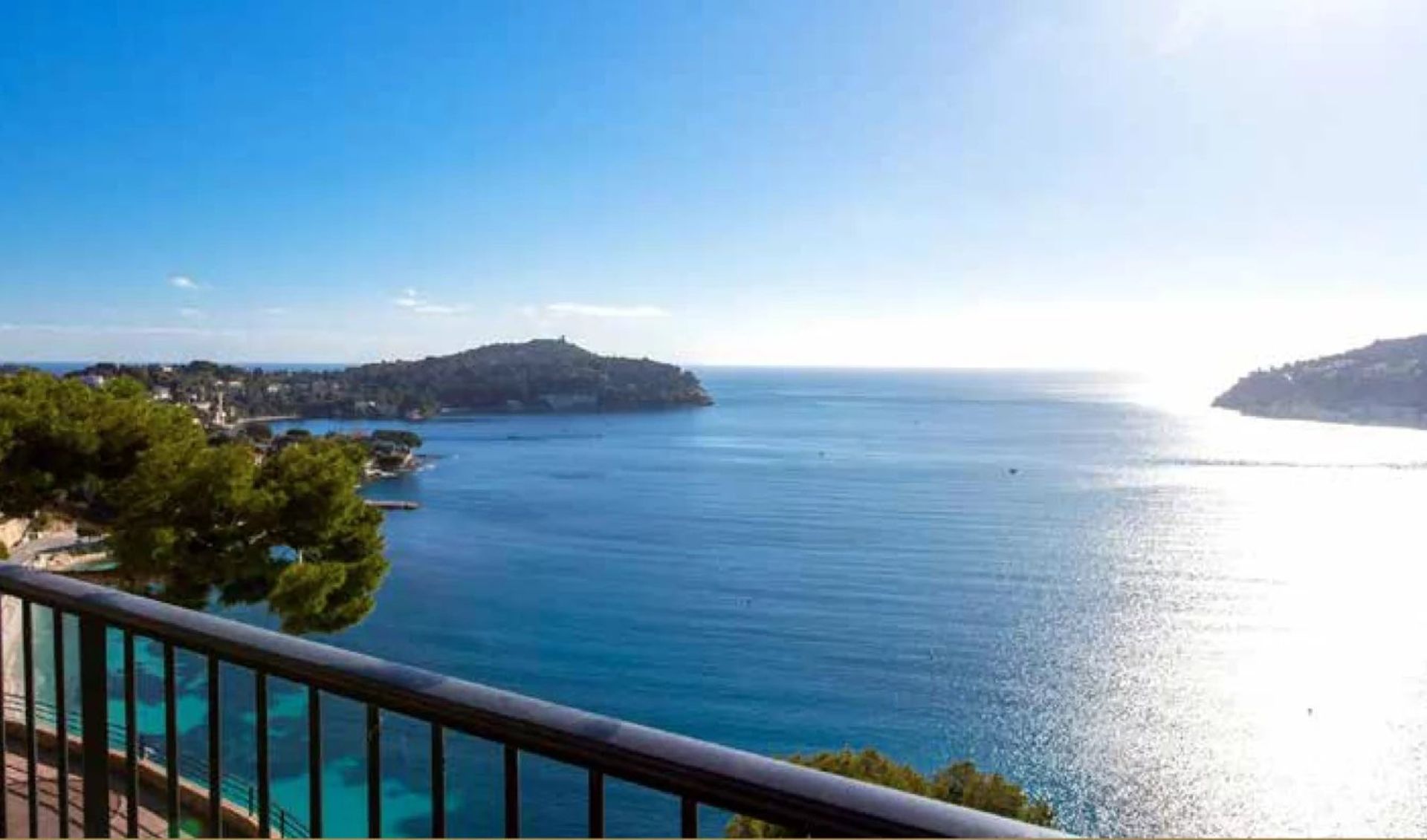 Condominium in Villefranche-sur-Mer, Provence-Alpes-Côte d'Azur 11831666