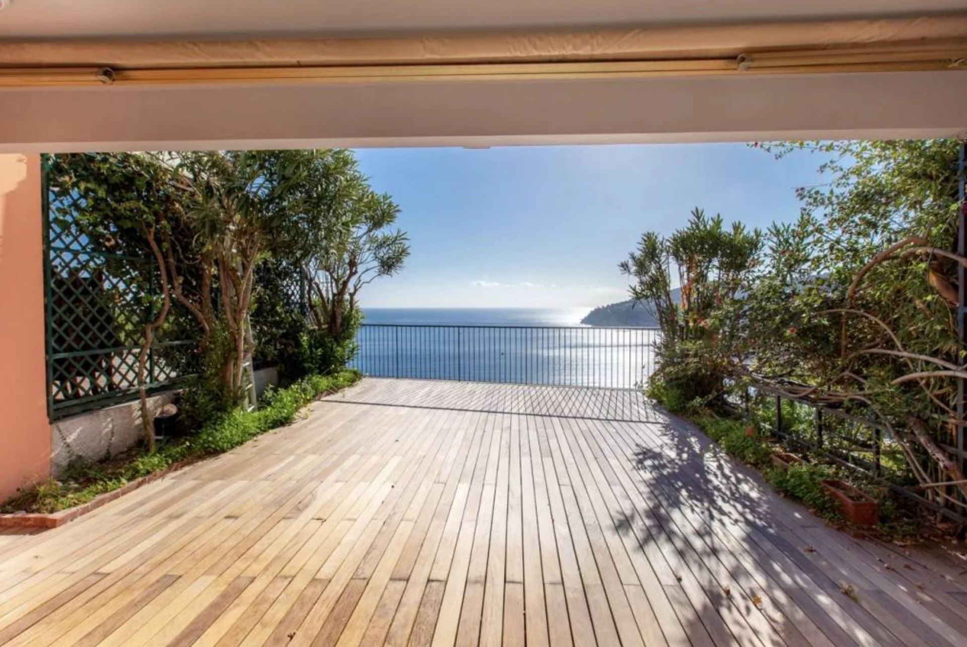 Condominium in Villefranche-sur-Mer, Provence-Alpes-Côte d'Azur 11831666