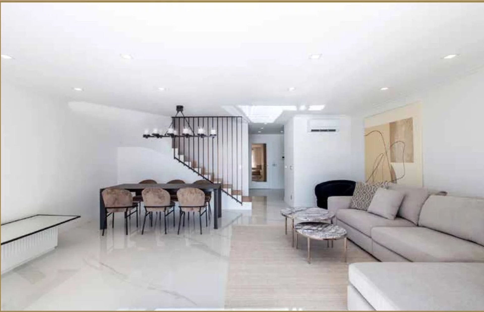 Condominium in Villefranche-sur-Mer, Provence-Alpes-Côte d'Azur 11831666