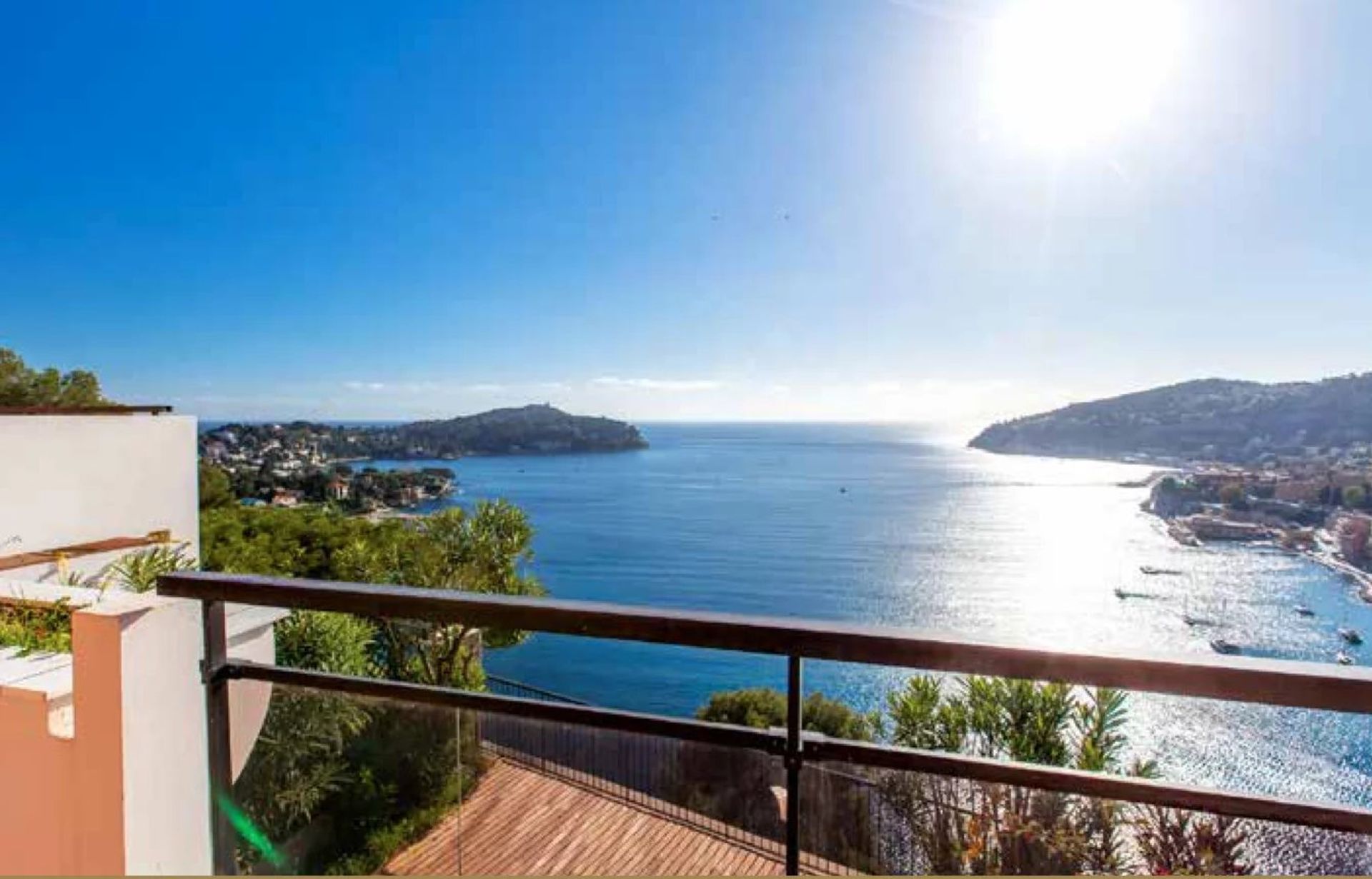 Condominium in Villefranche-sur-Mer, Provence-Alpes-Côte d'Azur 11831666