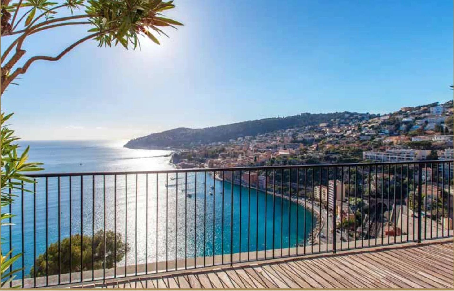 Condominium in Villefranche-sur-Mer, Provence-Alpes-Côte d'Azur 11831666