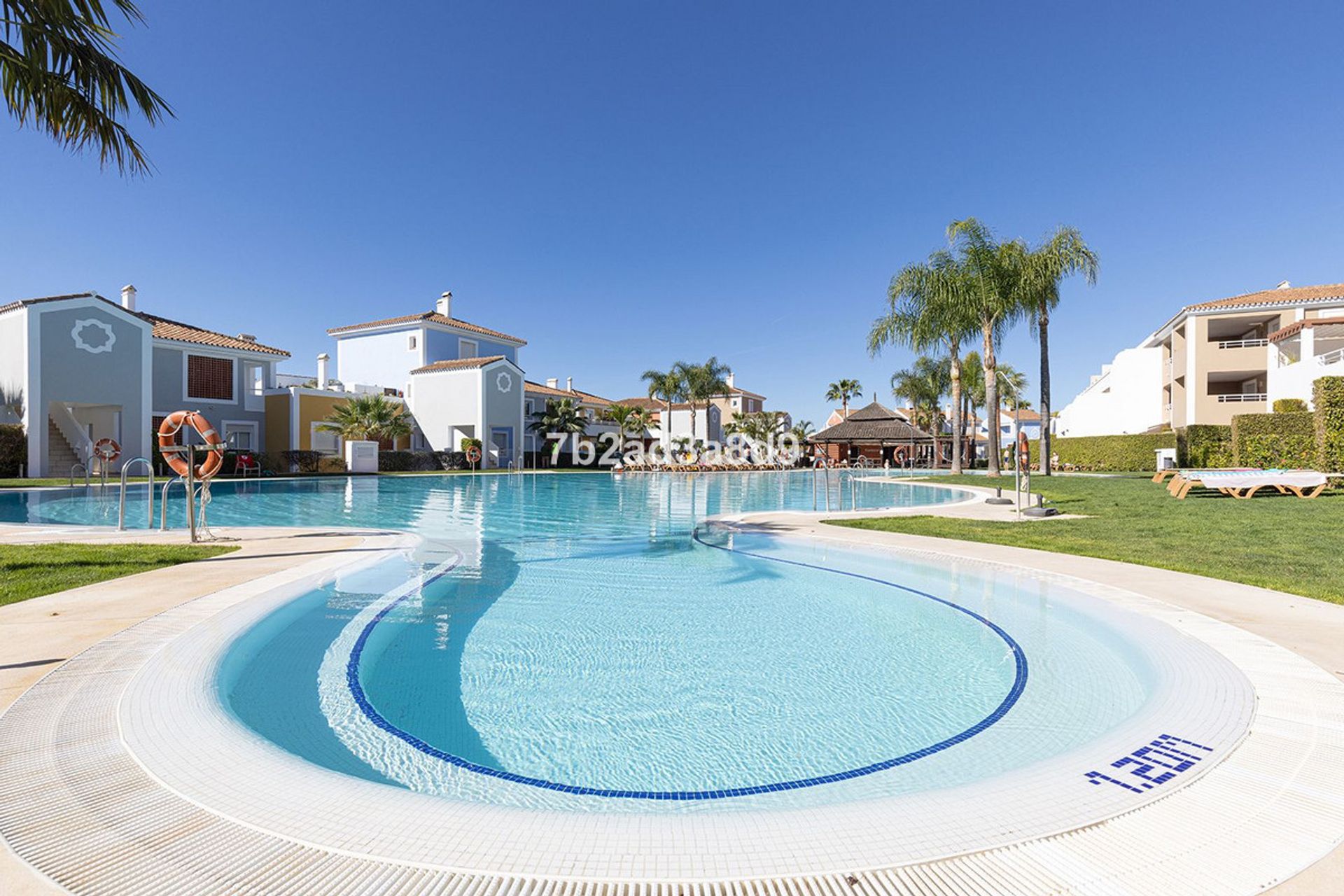 Condominium dans Estepona, Andalucía 11834906