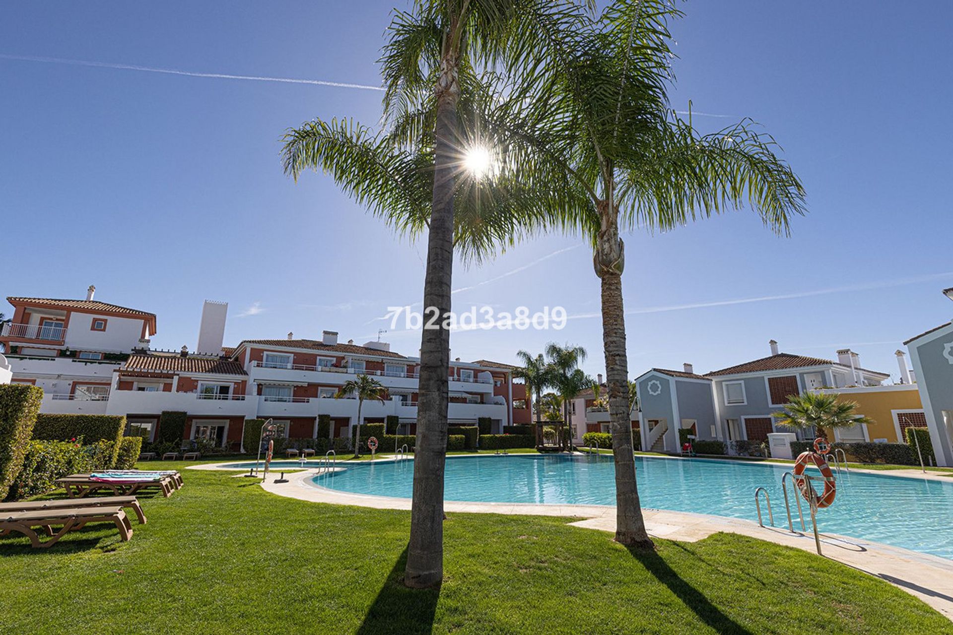 Condominium dans Estepona, Andalucía 11834906