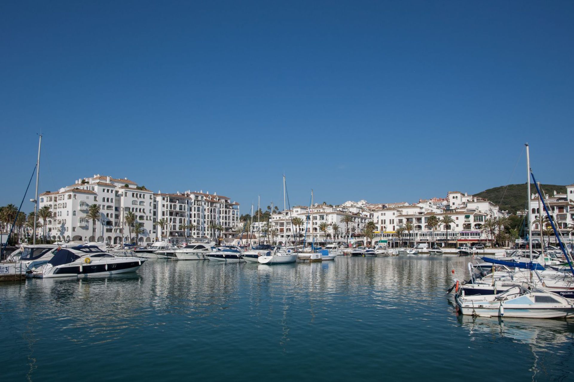 Huis in Puerto de la Duquesa, Andalusia 11835148