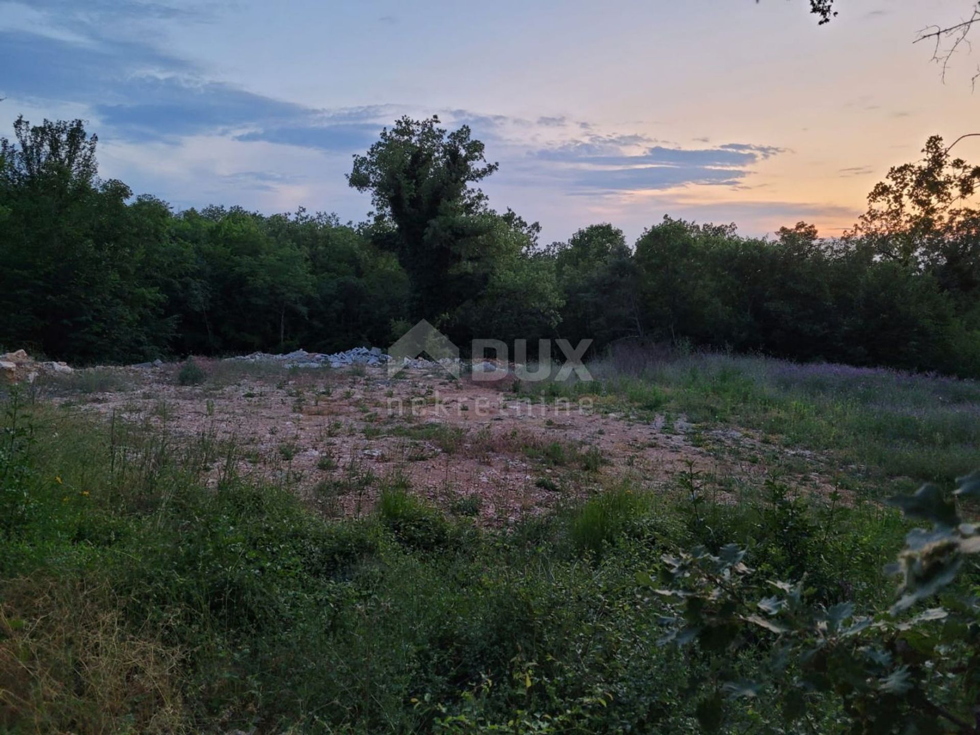 Terre dans Dobrinj, Primorsko-Goranska Zupanija 11838779