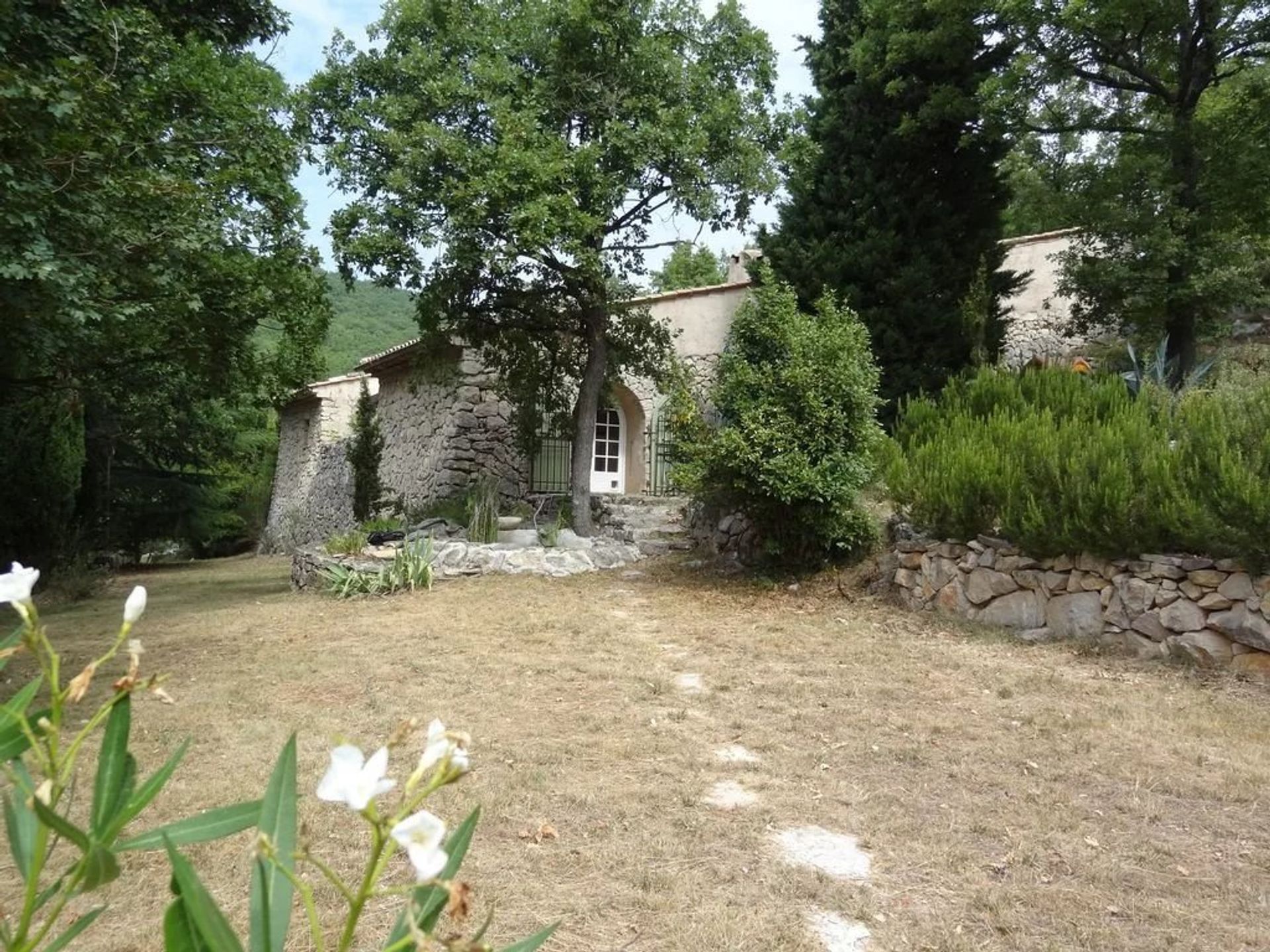 casa en Châteauneuf-Grasse, Provenza-Alpes-Costa Azul 11838835