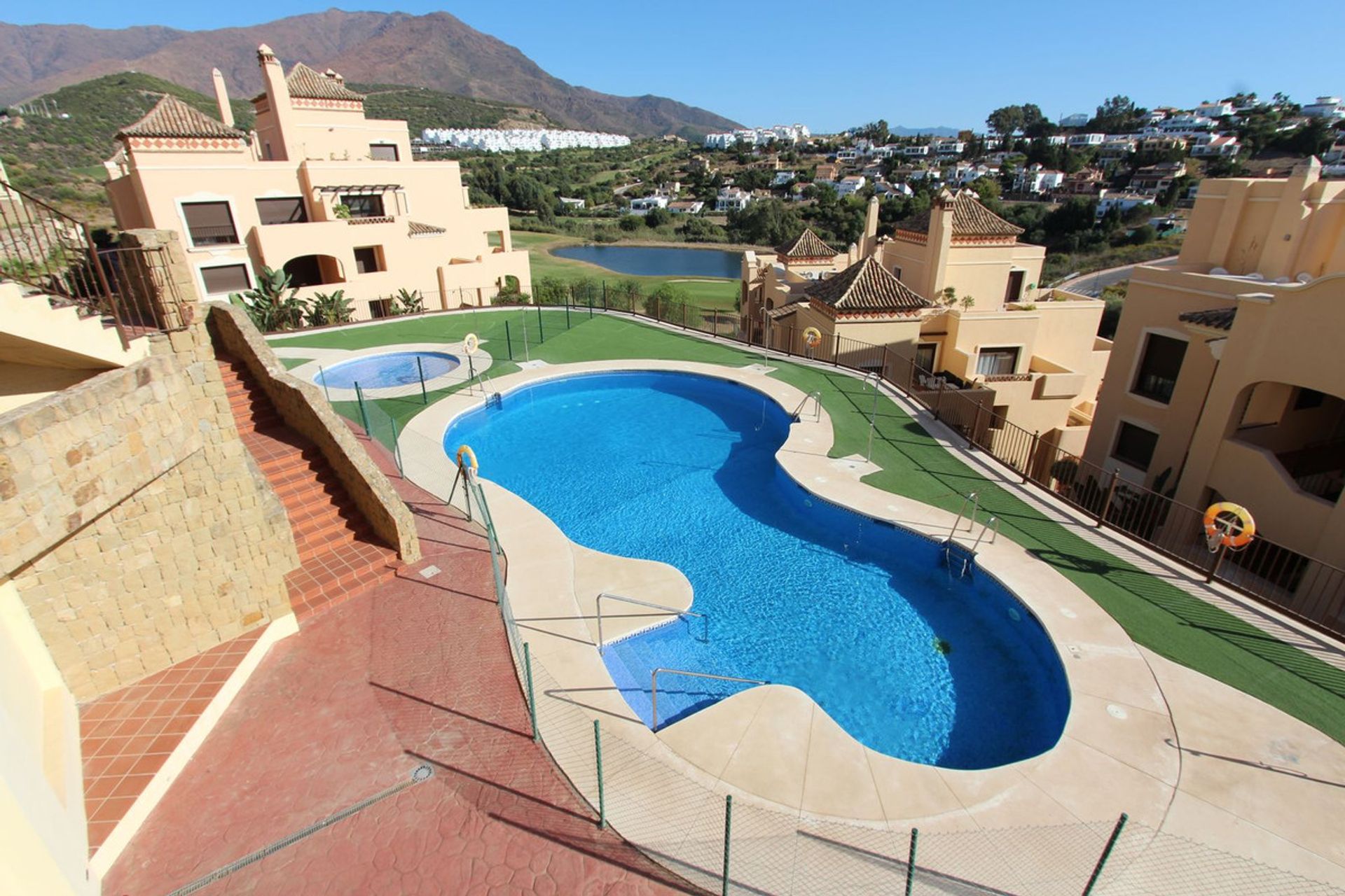 Condominium in Estepona, Andalusia 11840950