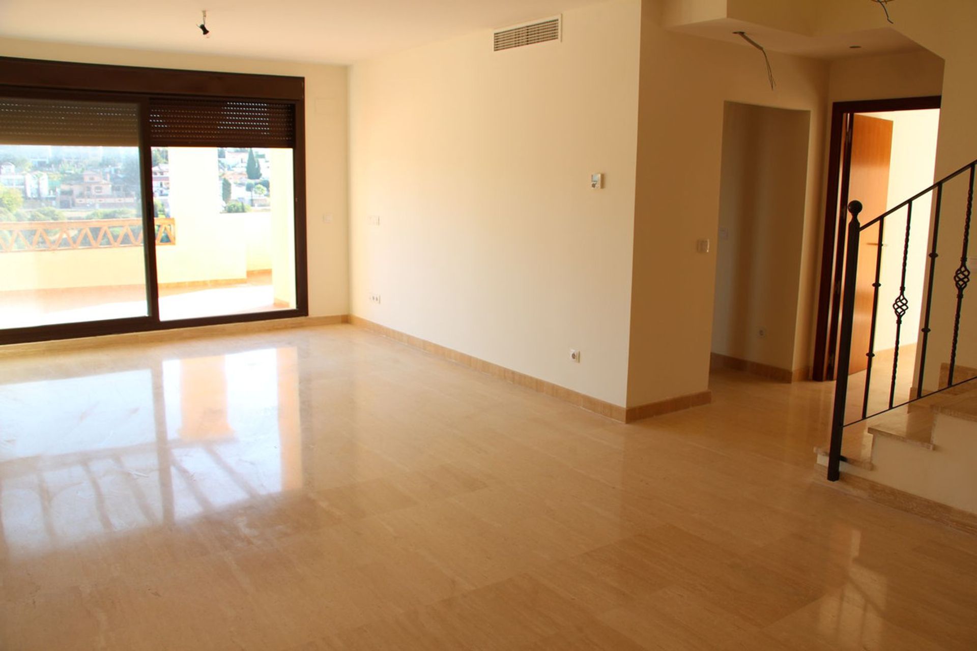 Condominium in Estepona, Andalucía 11840950