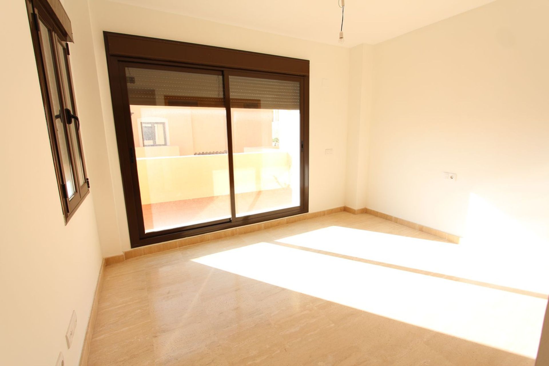 Condominium in Estepona, Andalucía 11840950