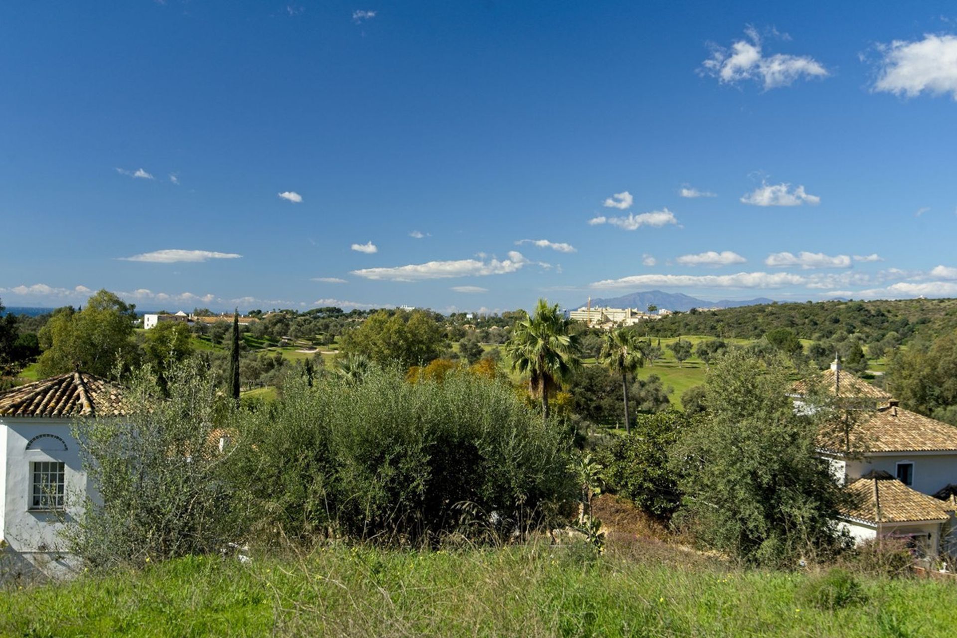 土地 在 Marbella, Andalusia 11841196