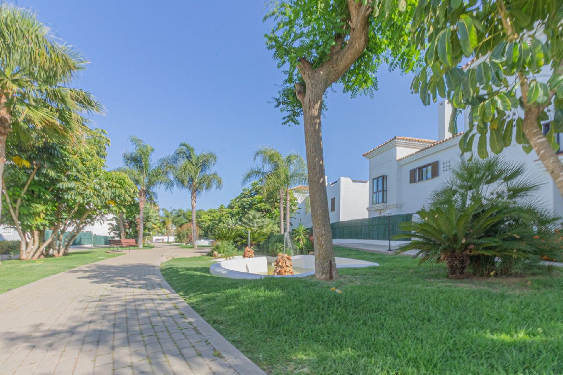 Condominio en La Alcaidesa, Andalusia 11843847