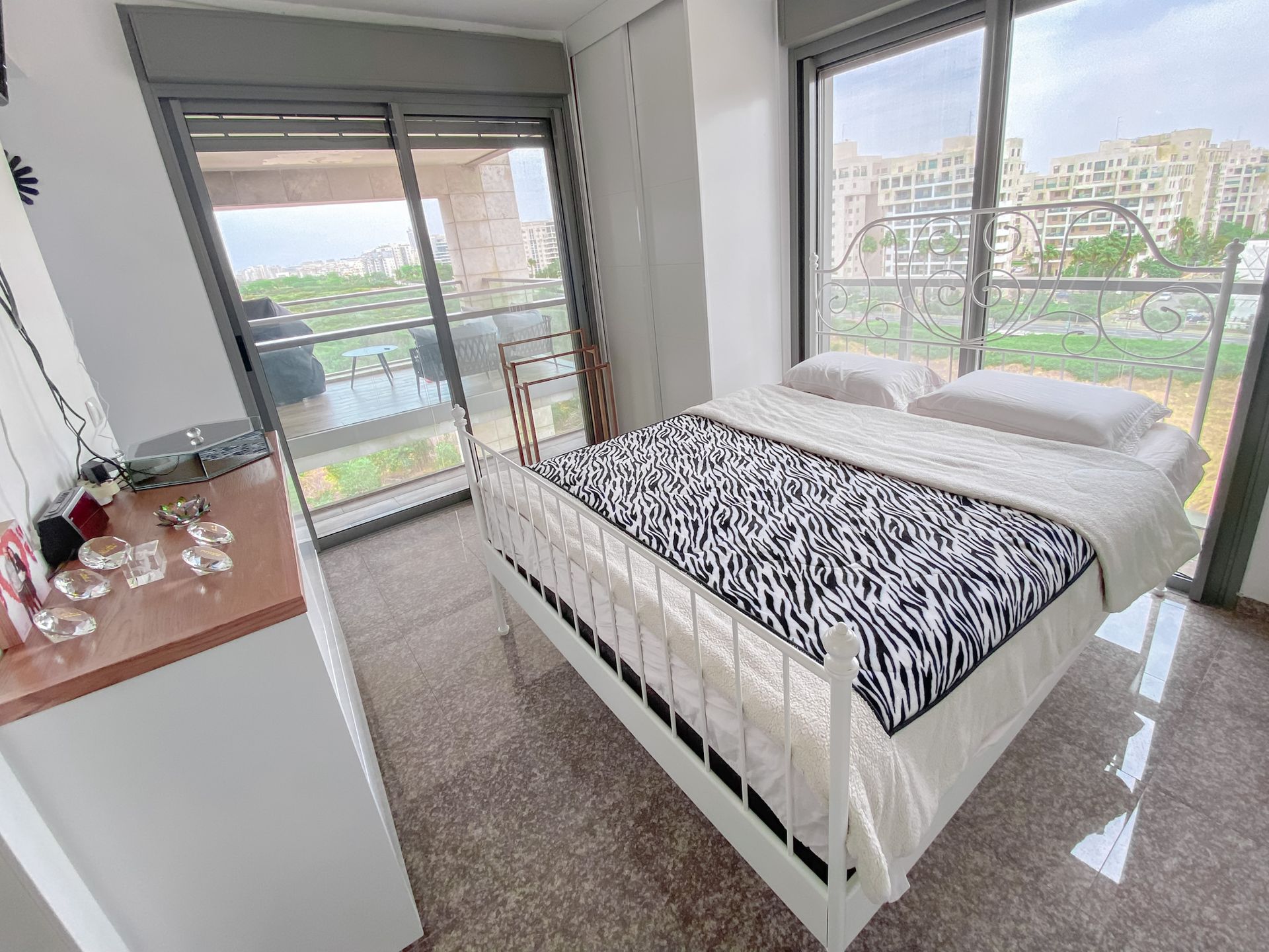 Osakehuoneisto sisään Tel Aviv-Yafo, 2040 Street 11844981