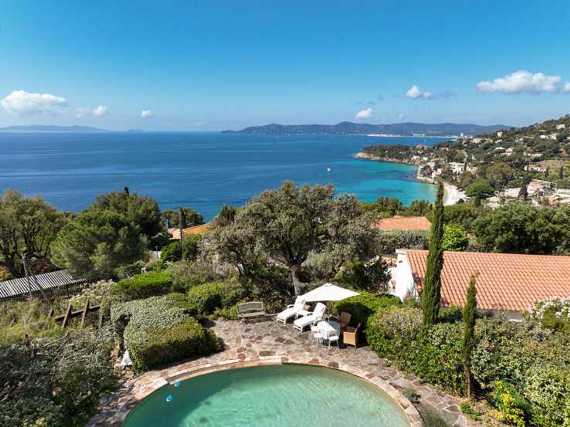 房子 在 Le Lavandou, Provence-Alpes-Cote d'Azur 11850344