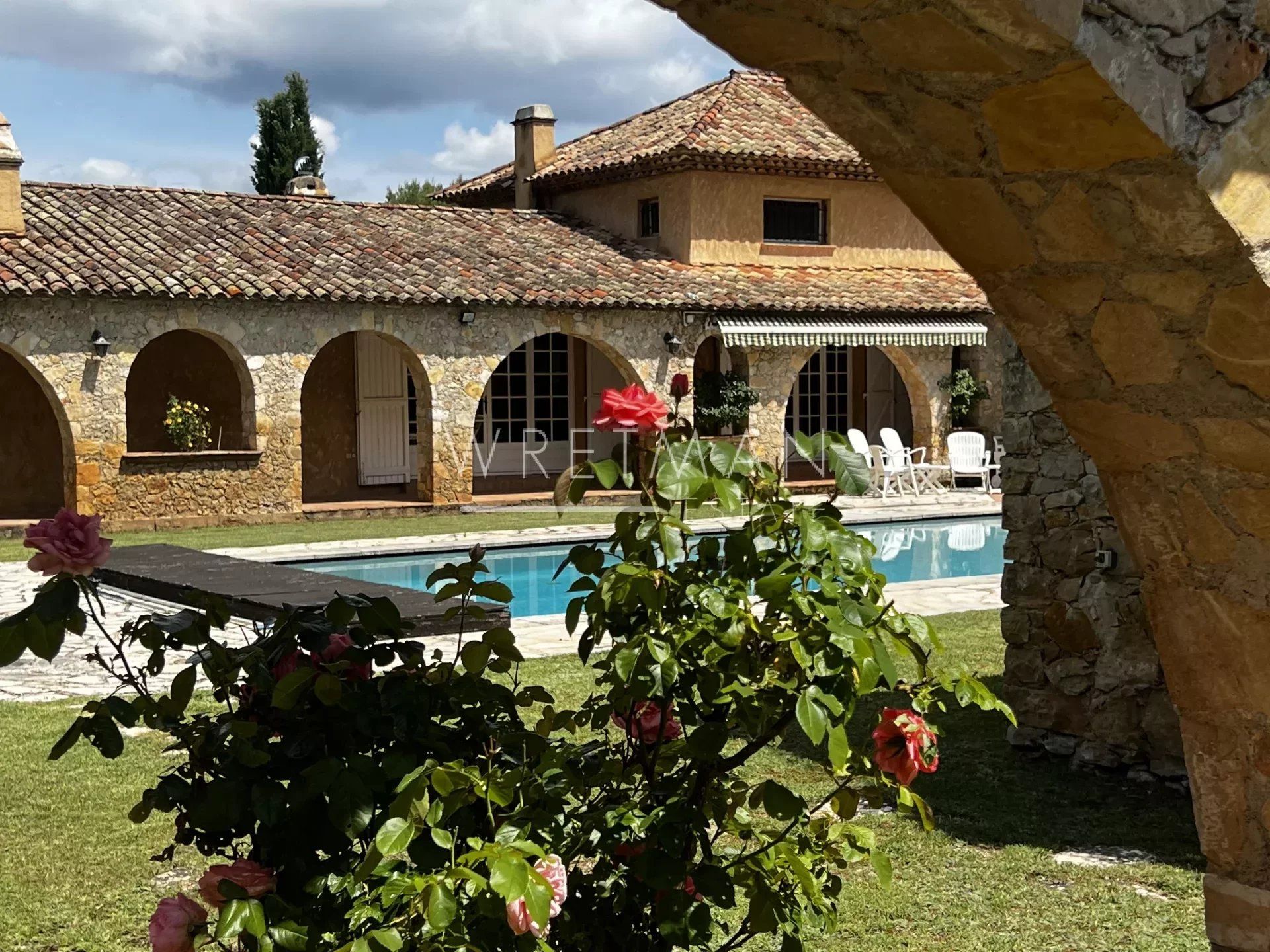 Будинок в Correns, Provence-Alpes-Cote d'Azur 11850573