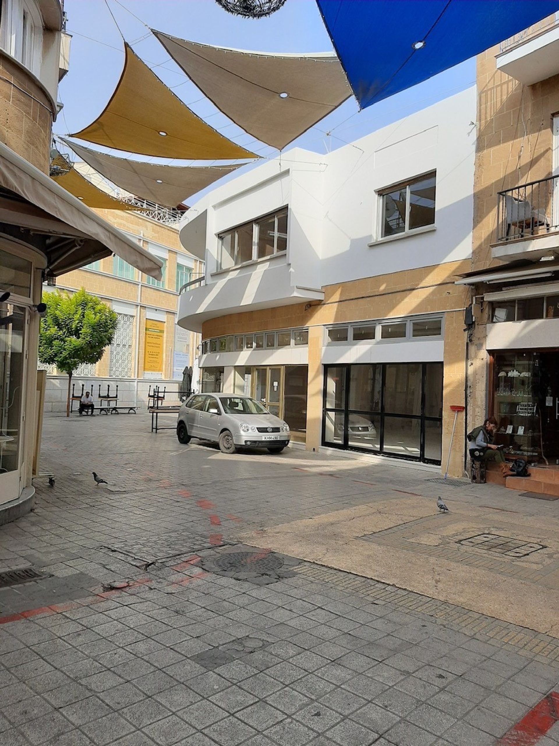 상업 에 Nicosia, Nicosia 11851210