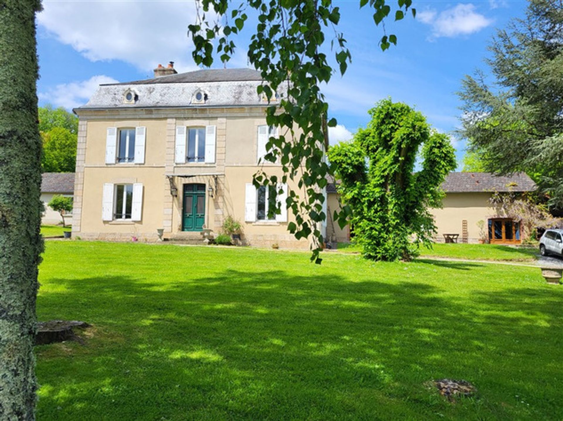 casa no Bessines-sur-Gartempe, Nouvelle-Aquitaine 11852460