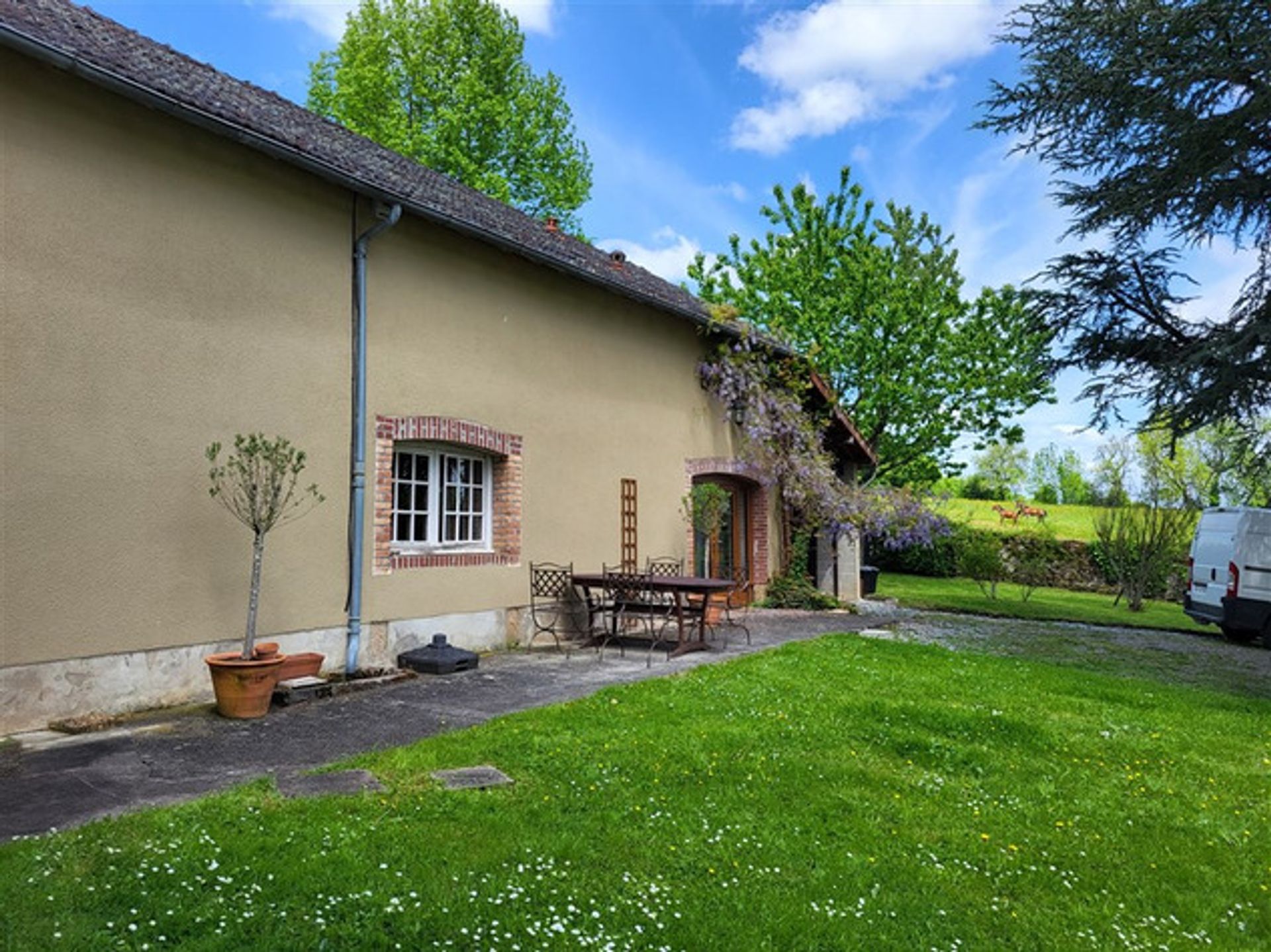 Rumah di Bessines-sur-Gartempe, Nouvelle-Aquitaine 11852460