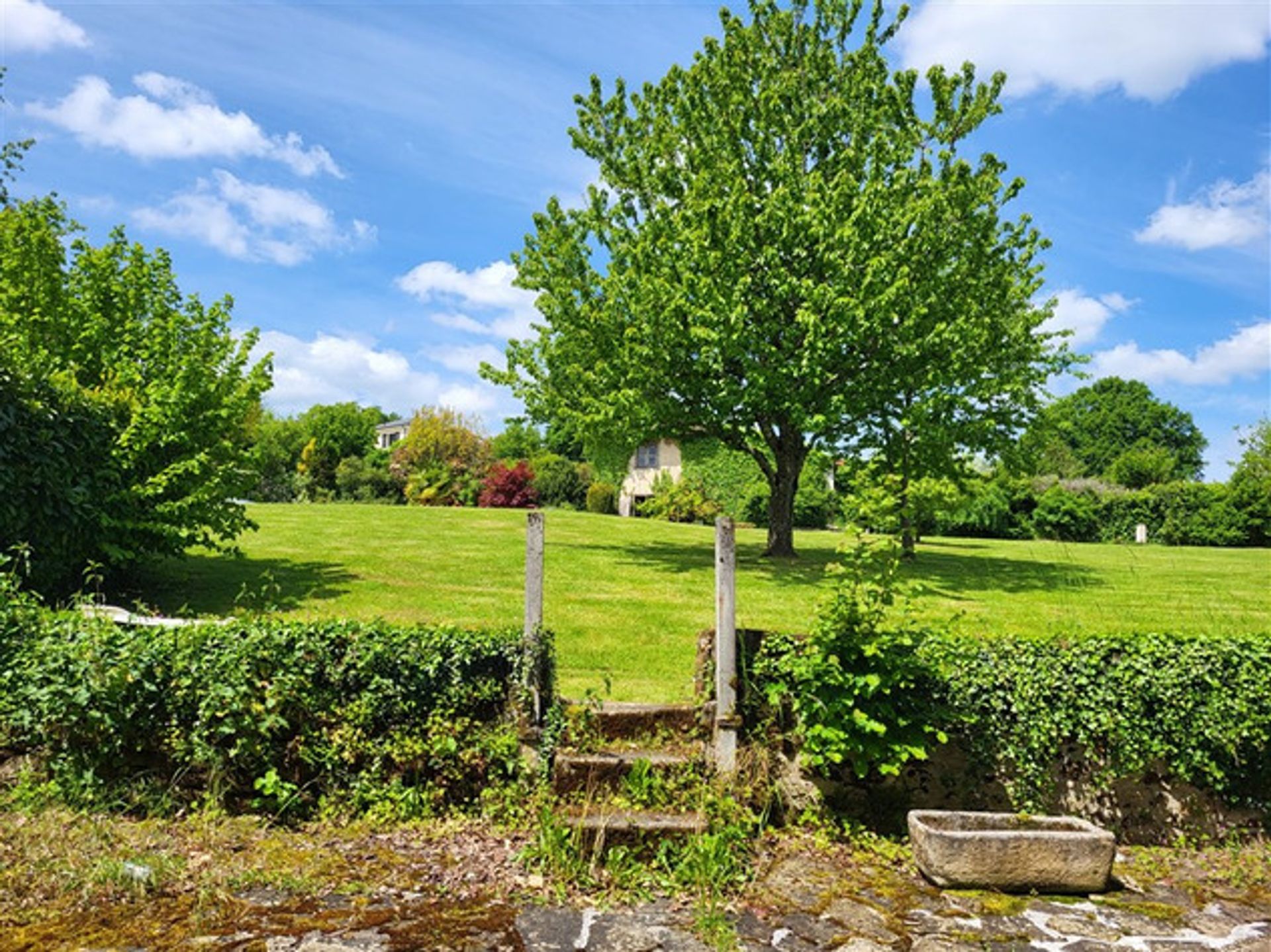 casa no Bessines-sur-Gartempe, Nouvelle-Aquitaine 11852460