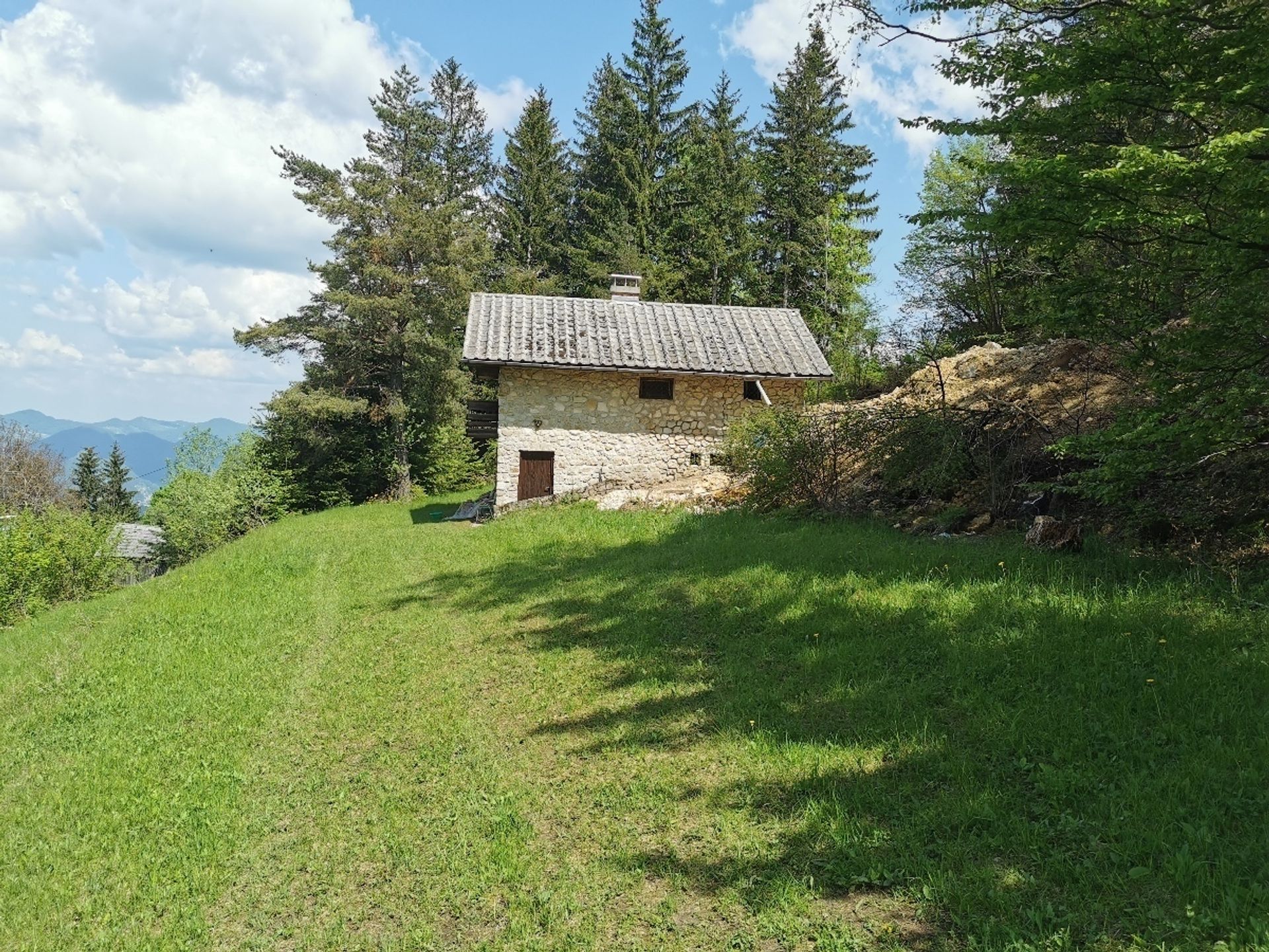 Pengecer di , Občina Hrastnik 11854785