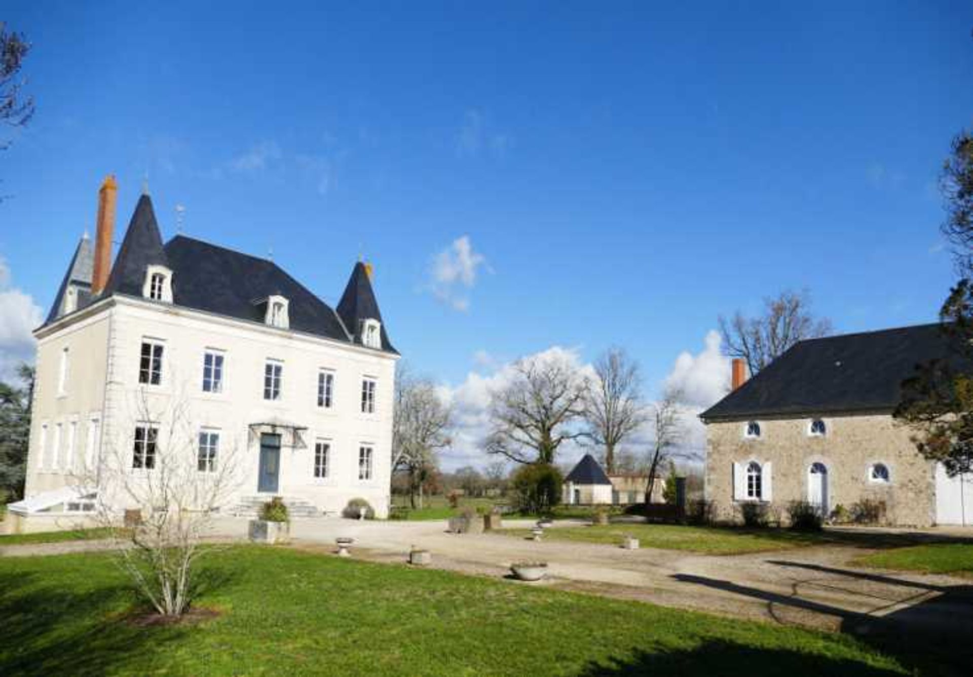 Hus i Montmorillon, Nouvelle-Aquitaine 11857144