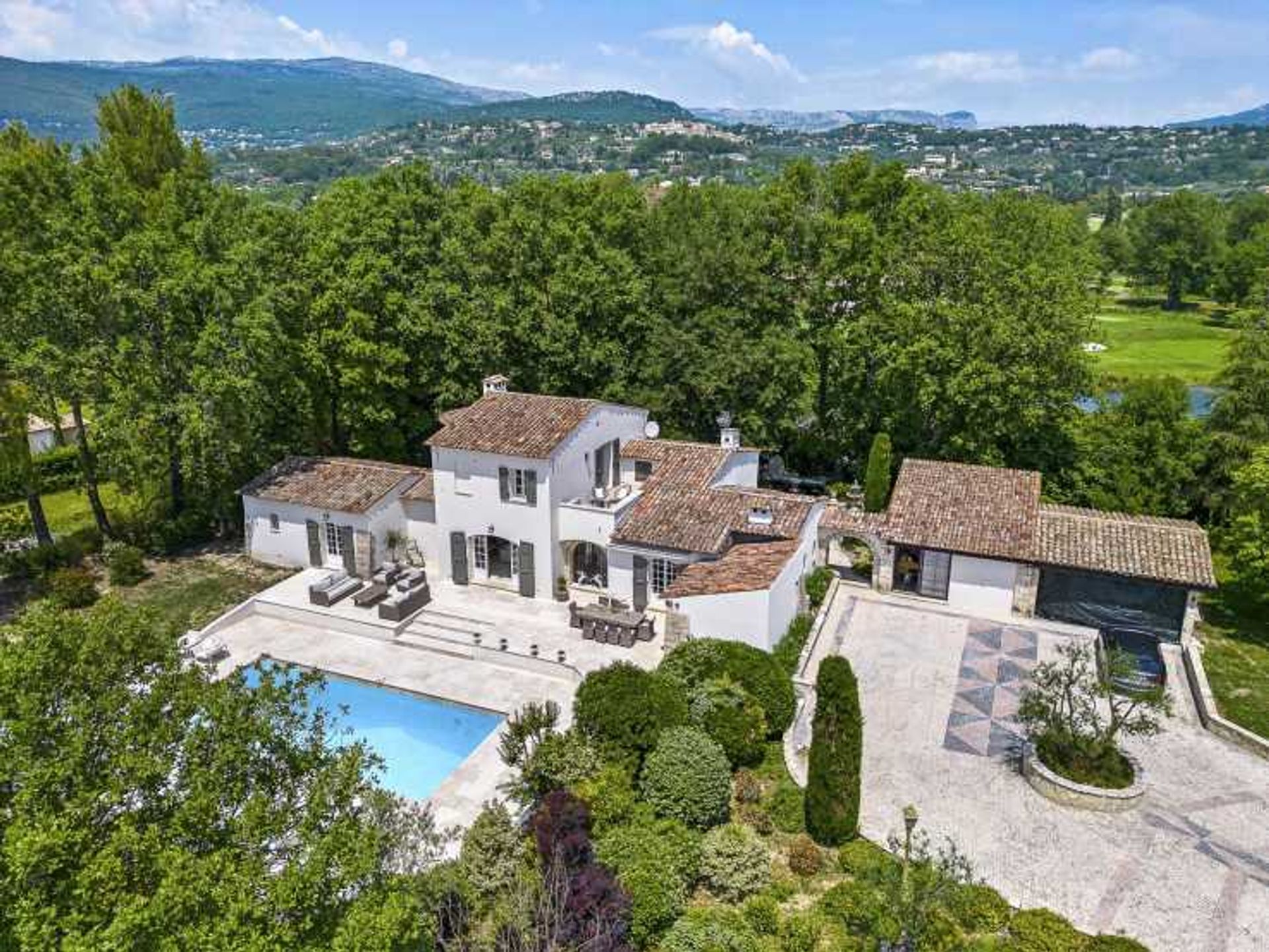 casa en Châteauneuf-Grasse, Provenza-Alpes-Costa Azul 11857146