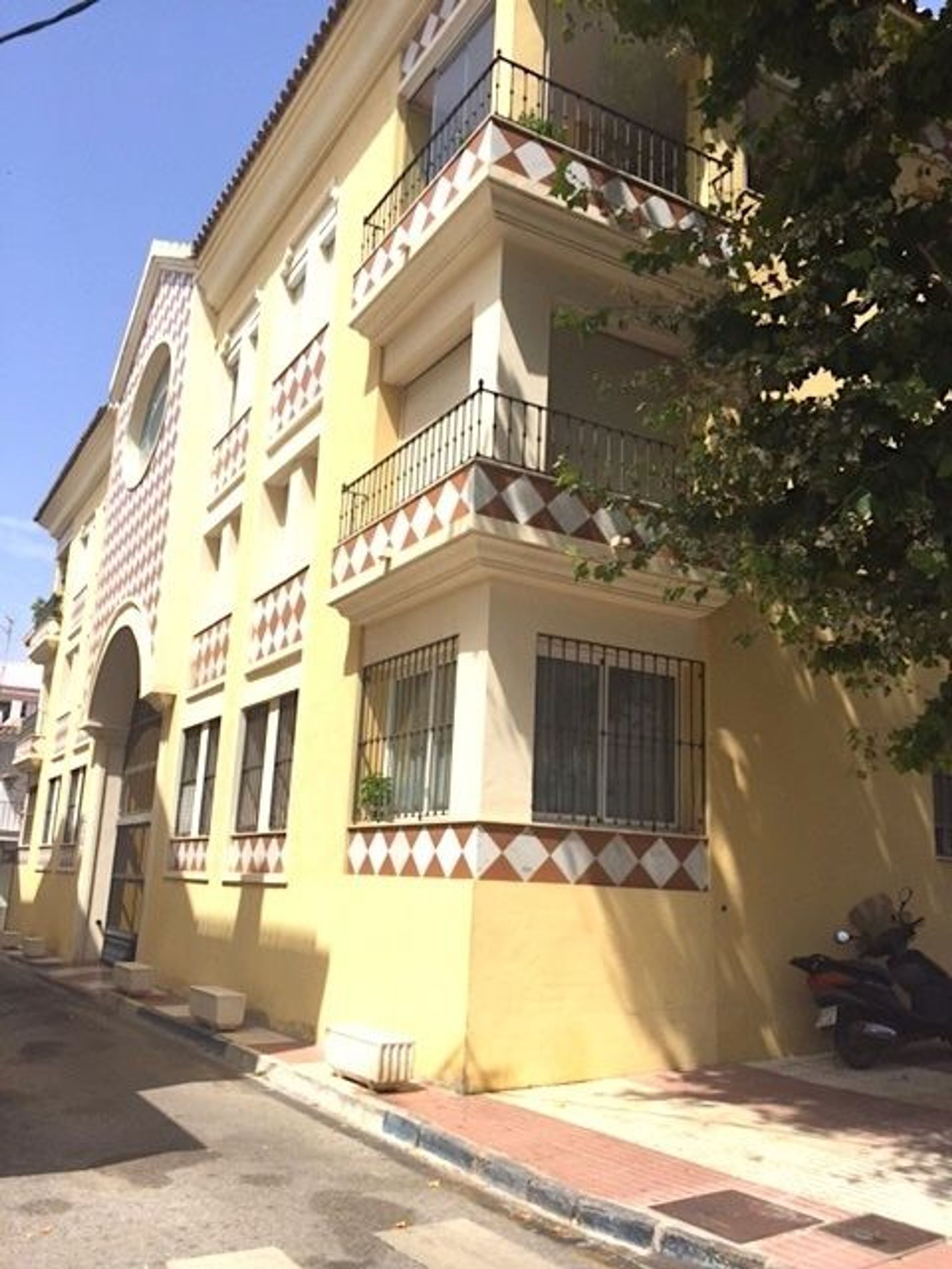 Condominium in San Pedro Alcántara, Andalucía 11857258