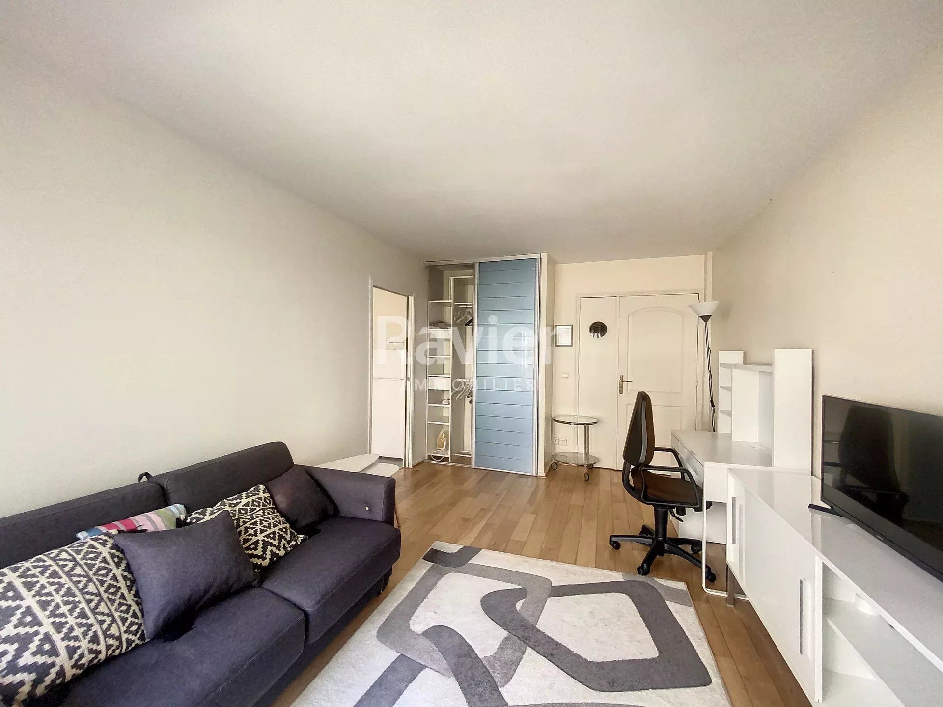 Condominium in Neuilly-sur-Seine, Ile-de-France 11857339