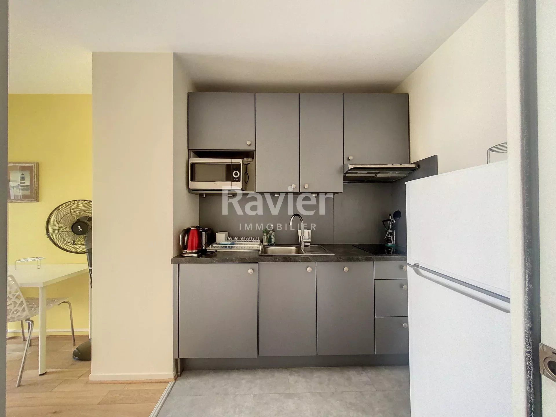 Osakehuoneisto sisään Neuilly-sur-Seine, Ile-de-France 11857339