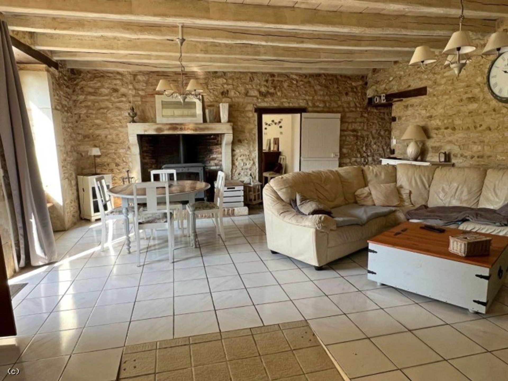 Rumah di Champagne-Mouton, Nouvelle-Aquitaine 11859223