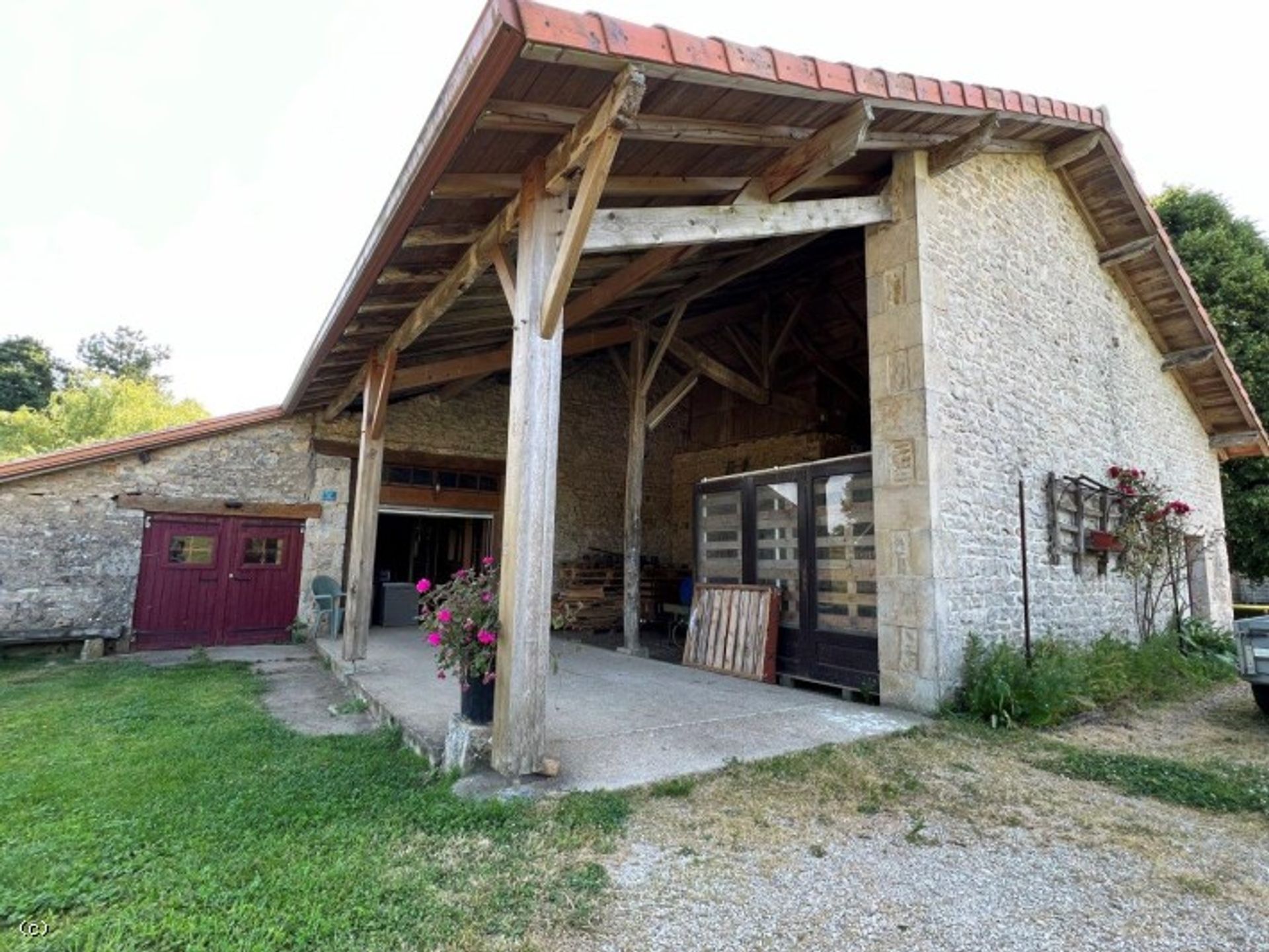 Rumah di Champagne-Mouton, Nouvelle-Aquitaine 11859223