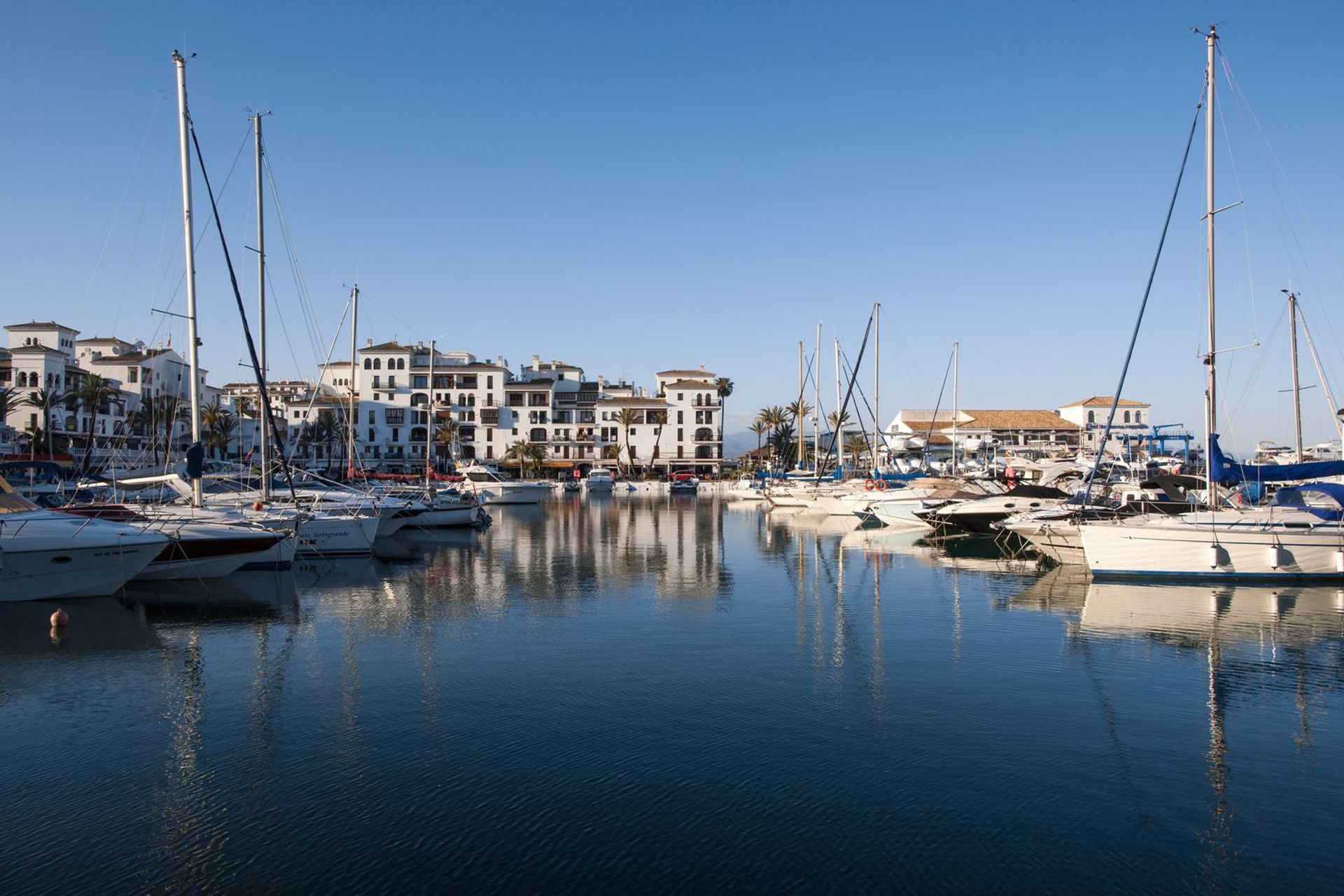 房子 在 Puerto de la Duquesa, Andalusia 11859287